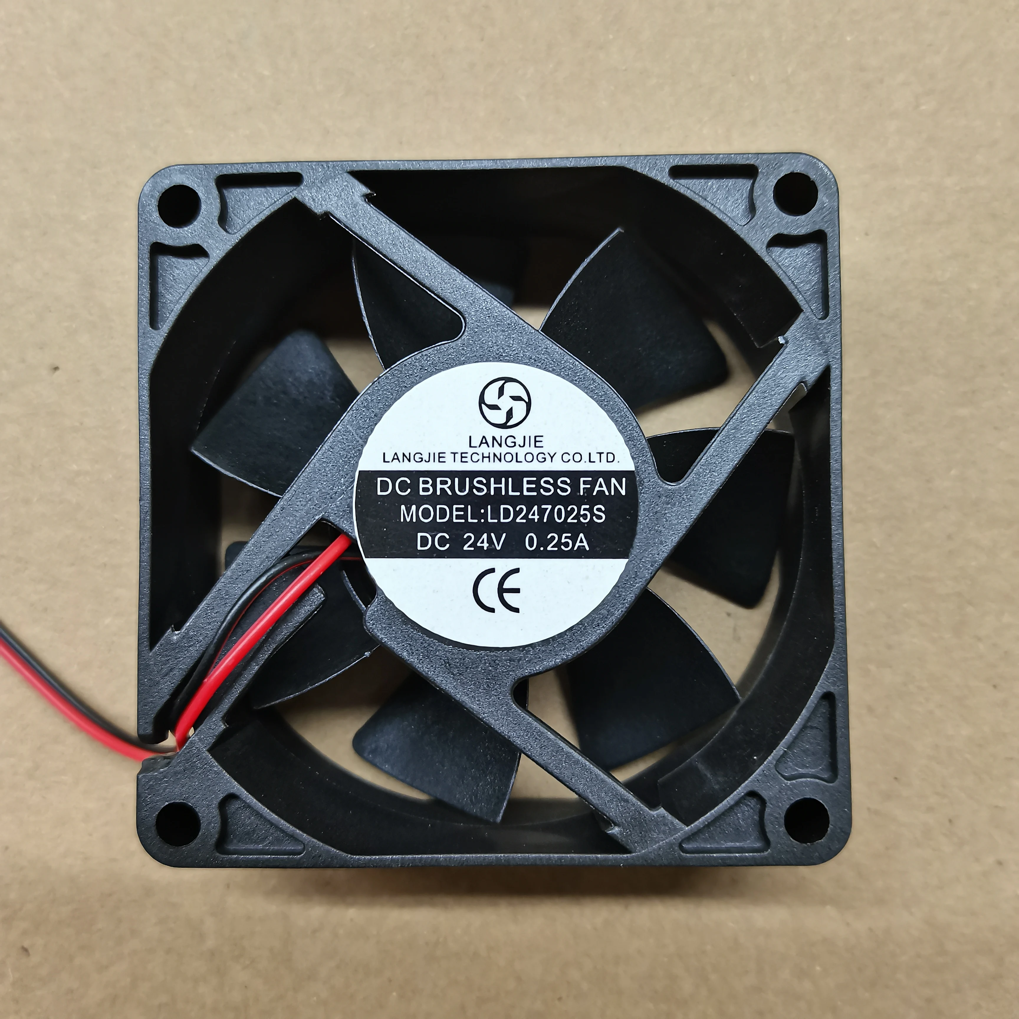 

LANGJIE LD247025S DC 24 В 0,25 А 70x70x25 мм 2-проводной охлаждающий вентилятор для сервера