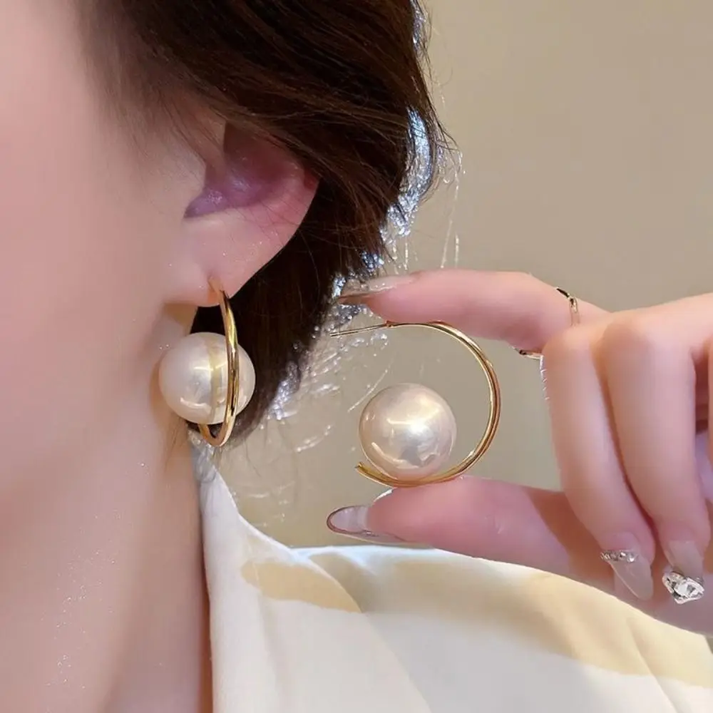 C-shaped Pearl Stud Earrings Fashion Exaggerated Large Pearl Earrings High-end sense Imitation Pearl Big Pearl Ear Loops Women