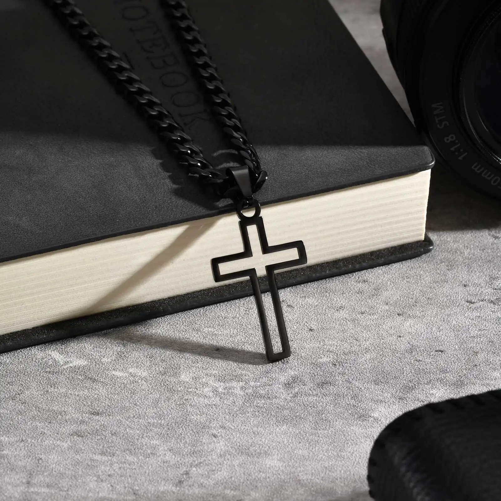 Grundlegende Kreuz-Halskette für Männer und Jungen, wasserdichter, stahlfreier, hohler Kreuz-Charm-Anhänger, einfacher Gebetsschmuck – Detail 7