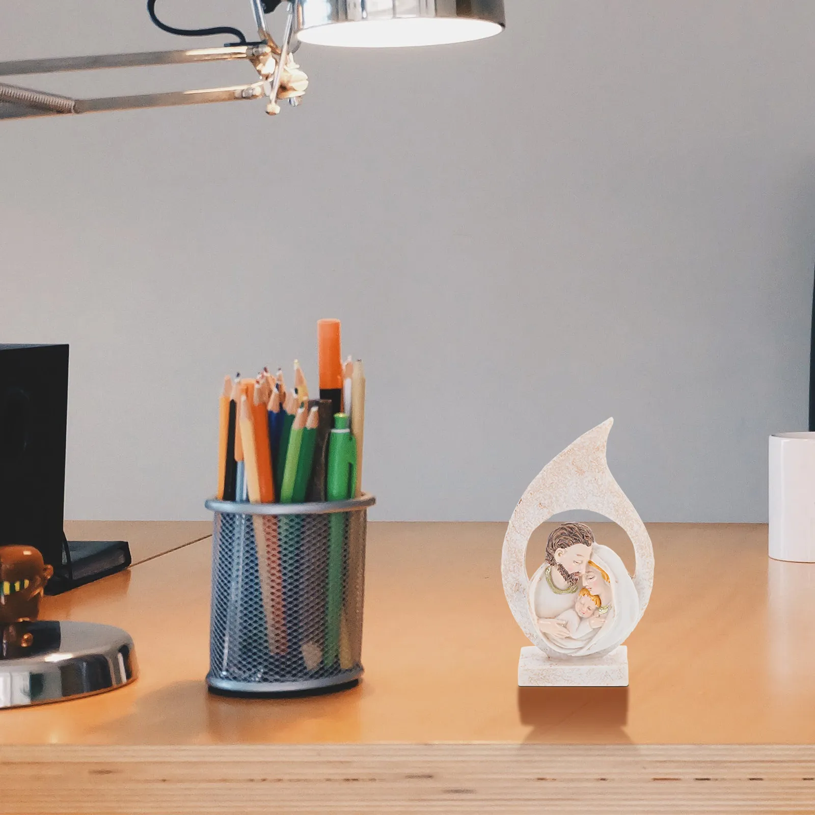 

Изысканная статуэтка Святого Семейства из смолы, декоративная композиция для стола, окна, книжного шкафа, католический религиозный рождественский подарок