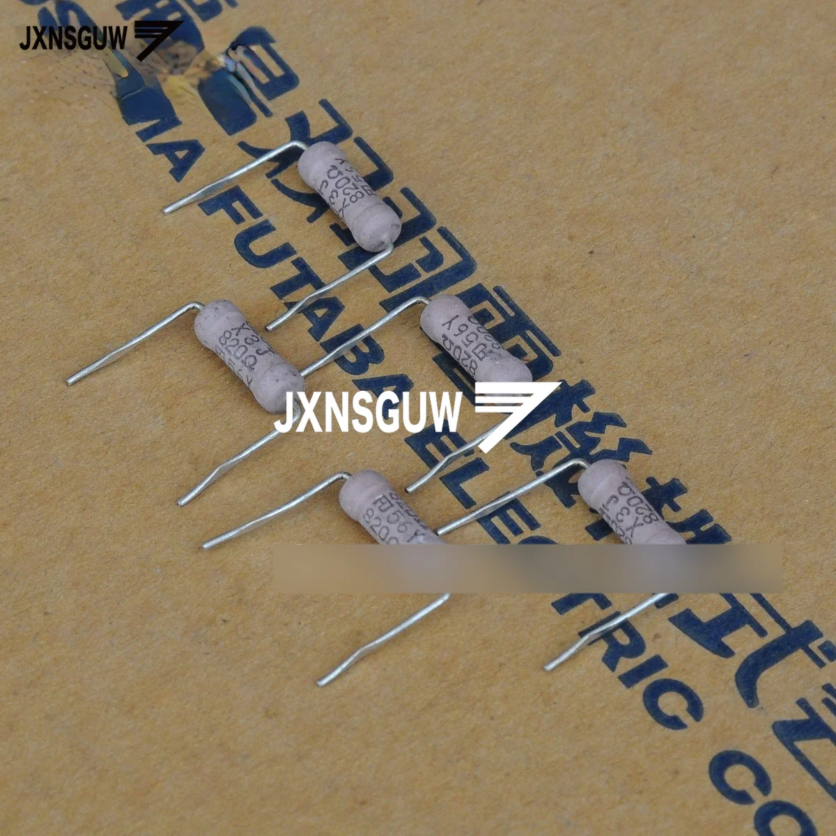 

10PCS NEW FUTABA 5% 3W820R 15X5.5MM Metal film resistor 3W 820R Fever resistance 3W820ohm 820Ω free shipping