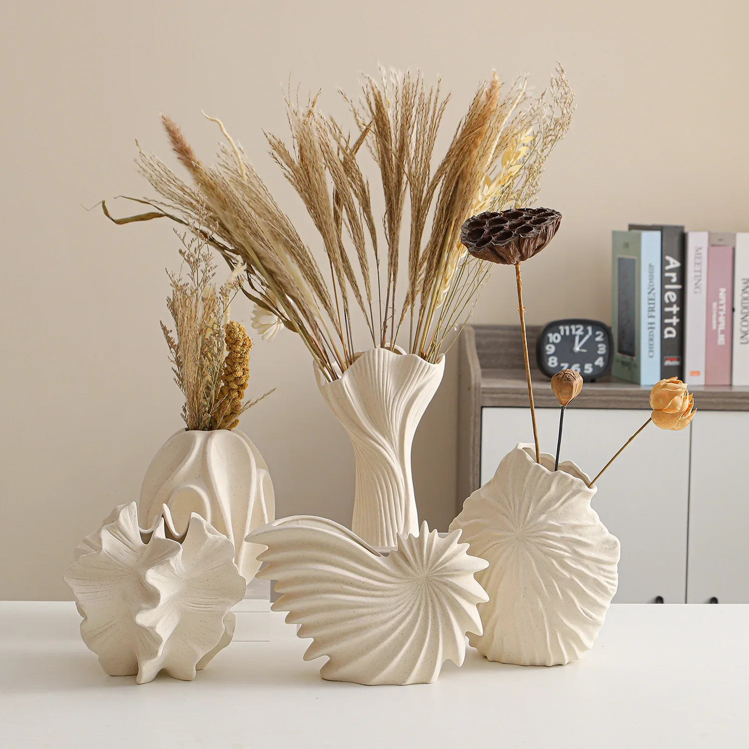 Ceramic Vase with Conch Design White Flower Pot Coral Vase Nordic Art Flower Arrangement Pot Living Room Desktop Decoration