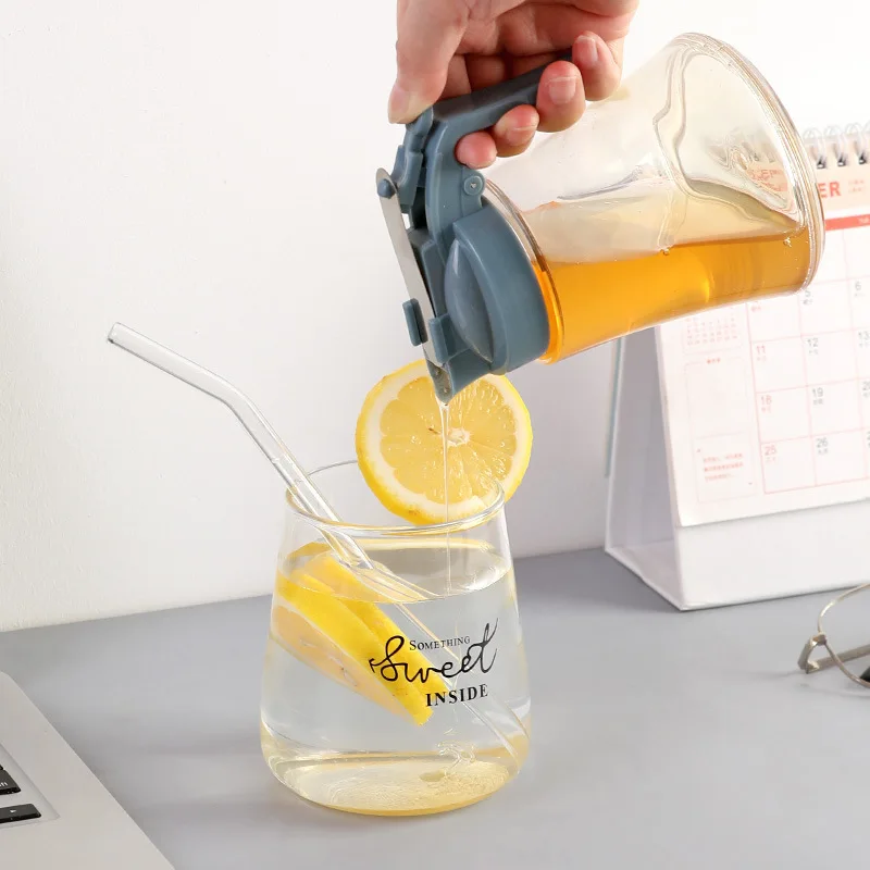 Squeeze Bottle Honey Jar Container Bee Drip Dispenser Kettle Storage Pot Stand Holder Juice Syrup Cup Kitchen Accessories 350ml