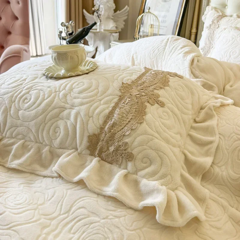 Winter Thick Plush Lace Bed Cover Three Piece Set with Cotton Insulation for Warmth Fashionable Embroidered Beds Sheet Skirt
