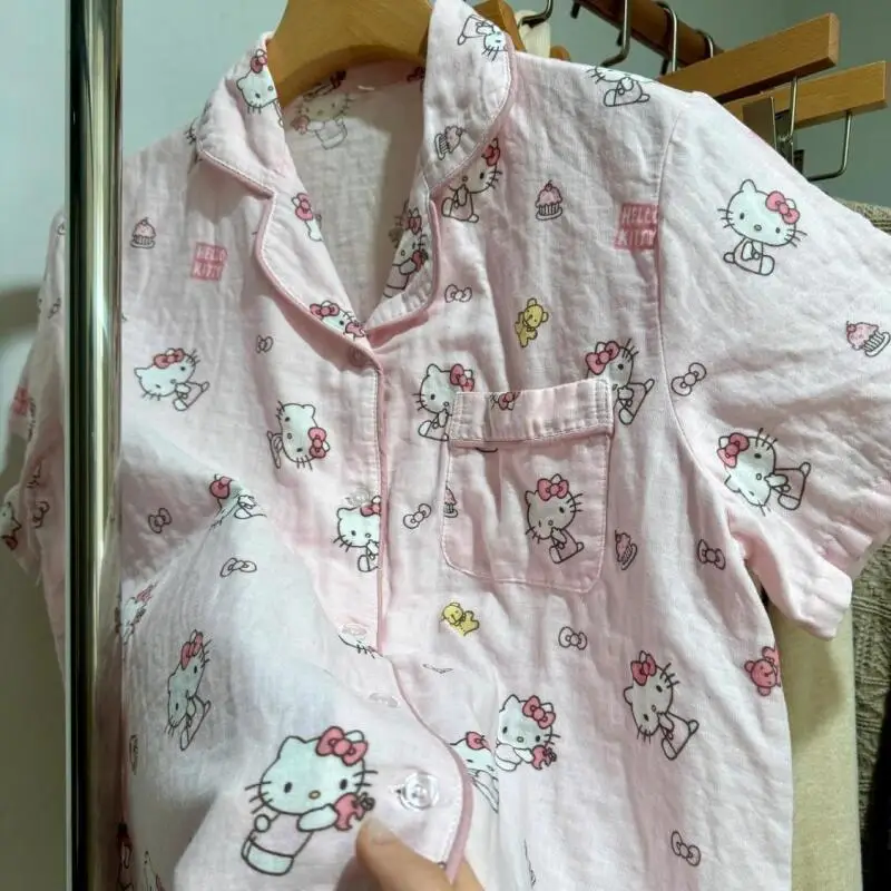 

Комплект из 2 предметов: пижама Hello Kitty для женщин, с коротким рукавом и шортами, в стиле аниме, милый повседневный домашний костюм для девочек-студенток, мягкий и комфортный