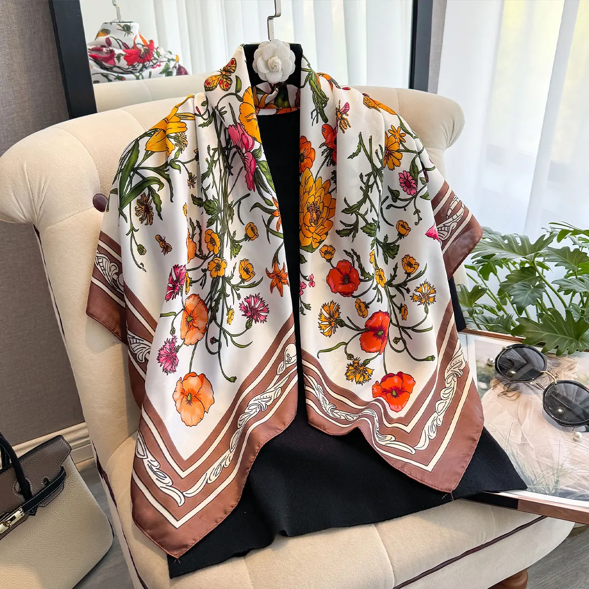 新しいプリントヘッドスカーフ女性四季スカーフサテンスクエアヘッドヒジャーブスカーフ女性のためのショール 90*90 シルクスカーフイスラム教徒ヒジャーブ