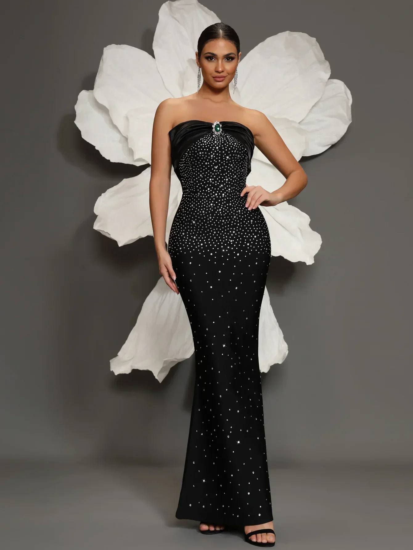 Schwarzes Röhrenoberteil-Verbandkleid, europäische und amerikanische Mode, elegantes Cocktailkleid, schmale Passform, luxuriöser Diamant-Hüft-Fischschwanzrock