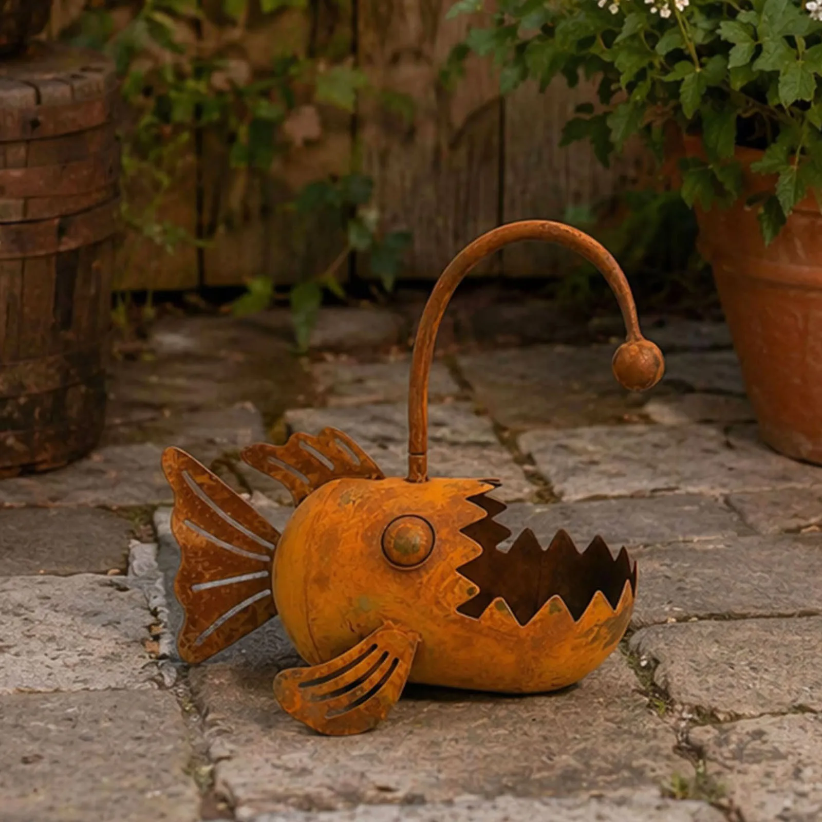 Rustic Metal Fish Planter Decorative Outdoor Windowsill Planter Pot Handcrafted for Balcony Courtyard Garden Lawn Patio