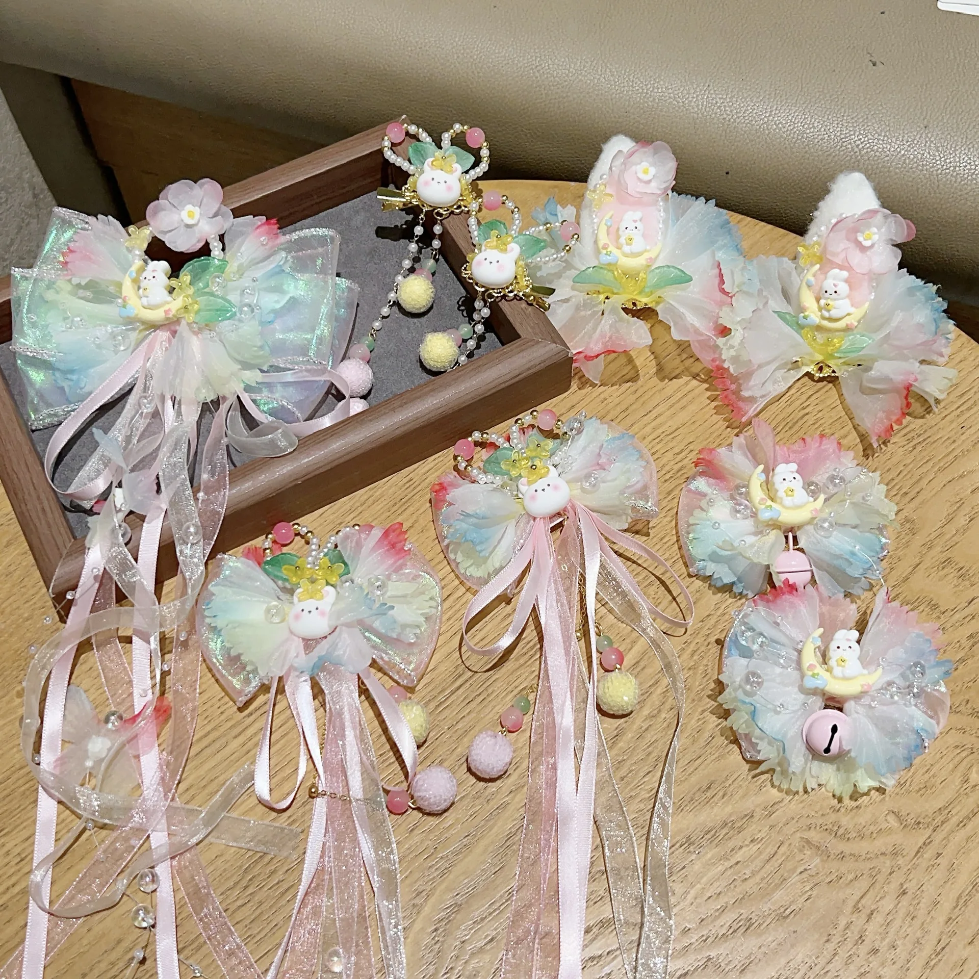 Dziecięce nakrycie głowy Hanfu, urocza spinka do włosów z króliczkiem, kwiatami i frędzlami, błyszcząca zawieszka, spinka księżniczki, akcesoria do włosów na święta.