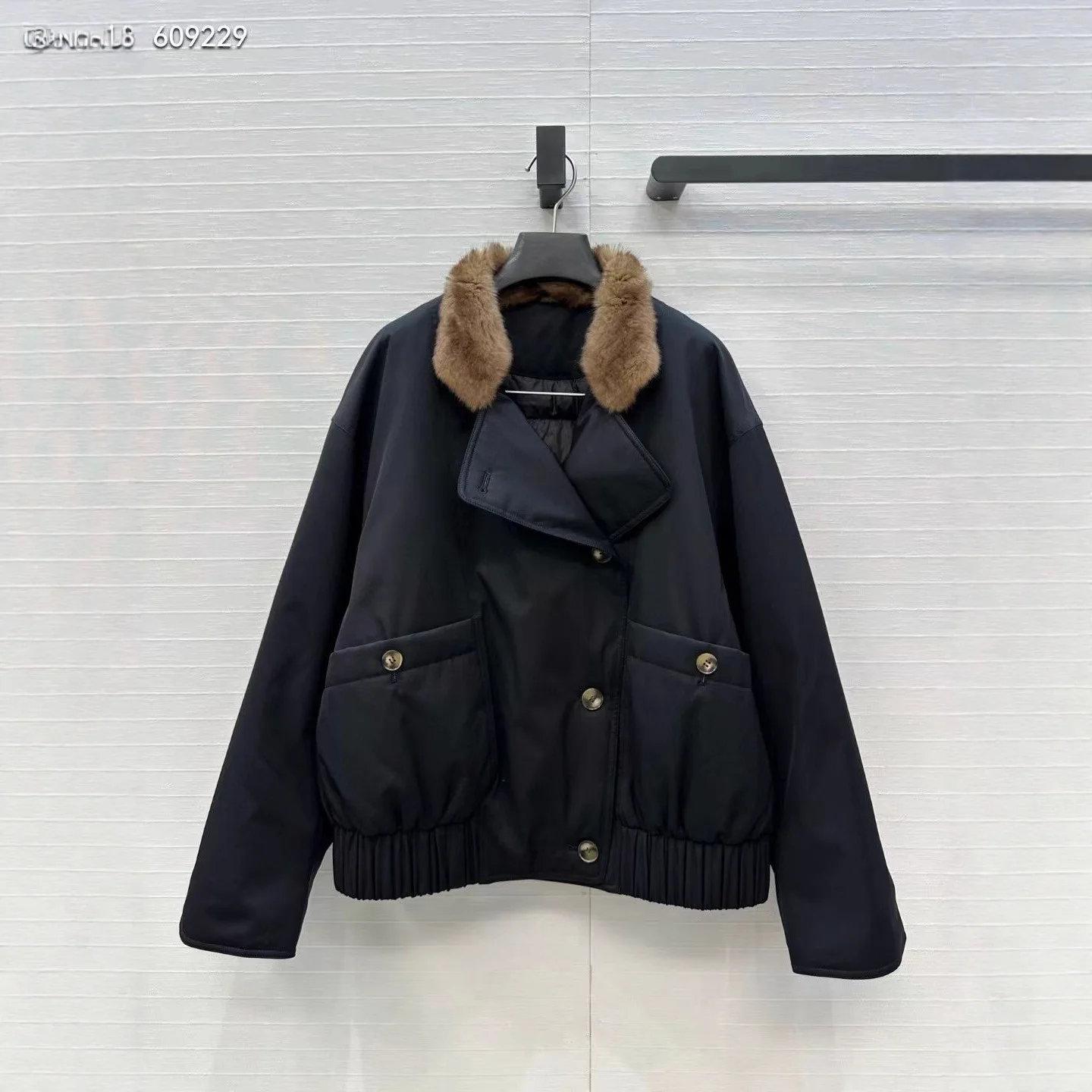 フォックスファーカラーダウンジャケット