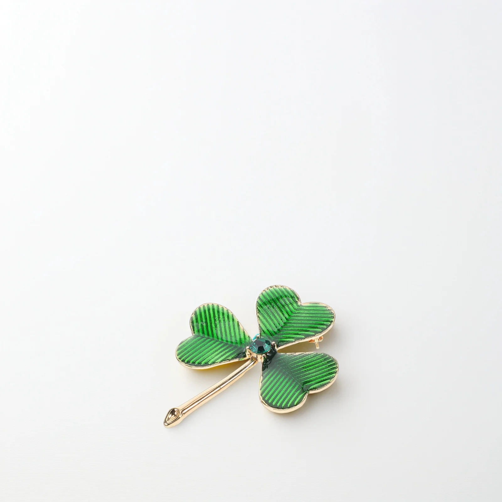 

Clover Brooch Lapel Pin Alloy Patricks Mens Suits Women Shamrock Pins Fashion Jewelry Clothing Accessory Hat Scarf Suit