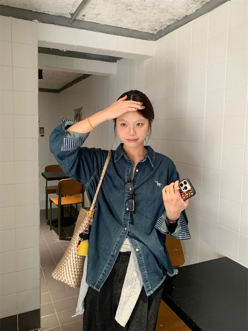 

Korean Style Zebras Embroidery Design Long Sleeve Collar Striped Denim Shirt Women Casual Loose Fit Polyester Fiber