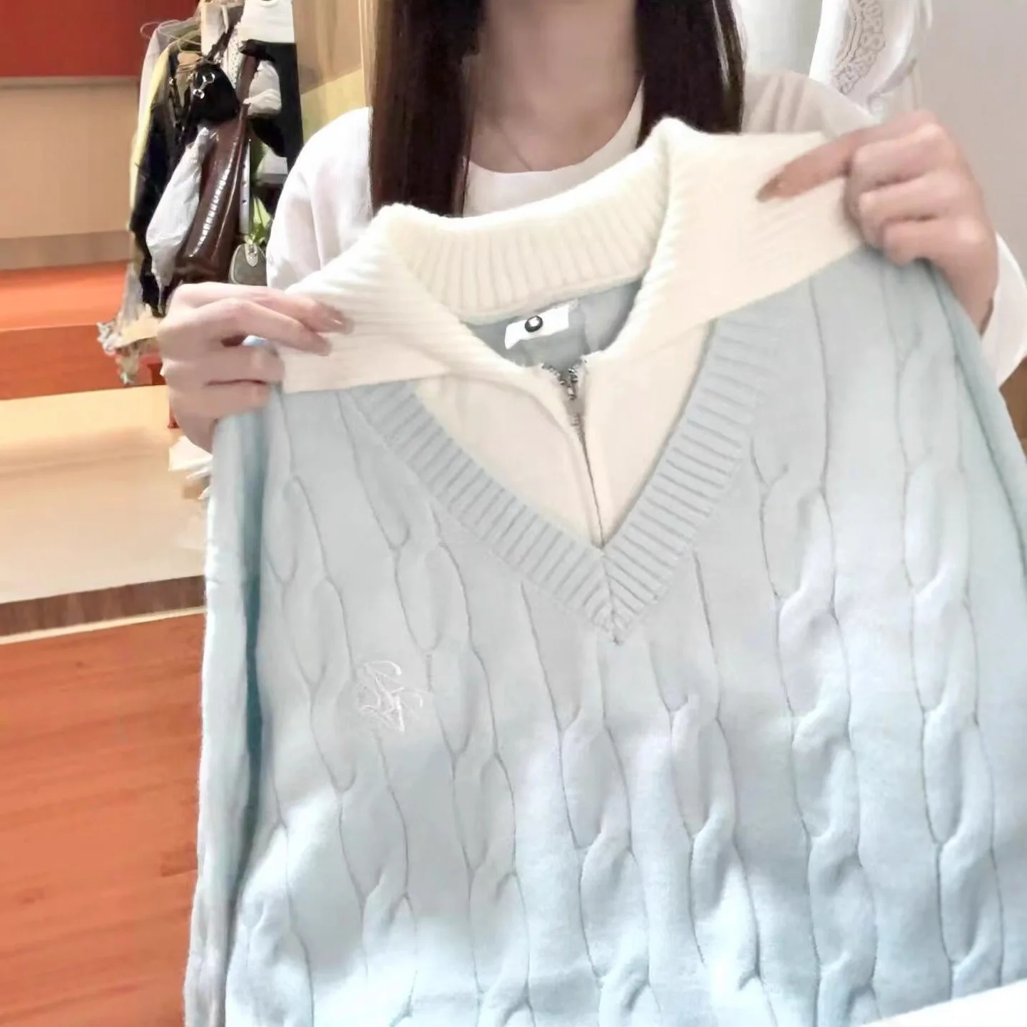 

2025 Turn-Down Collar Cable Knit Sweater for Women Thickened Fashionable Outerwear Knitted Top for Autumn and Winter