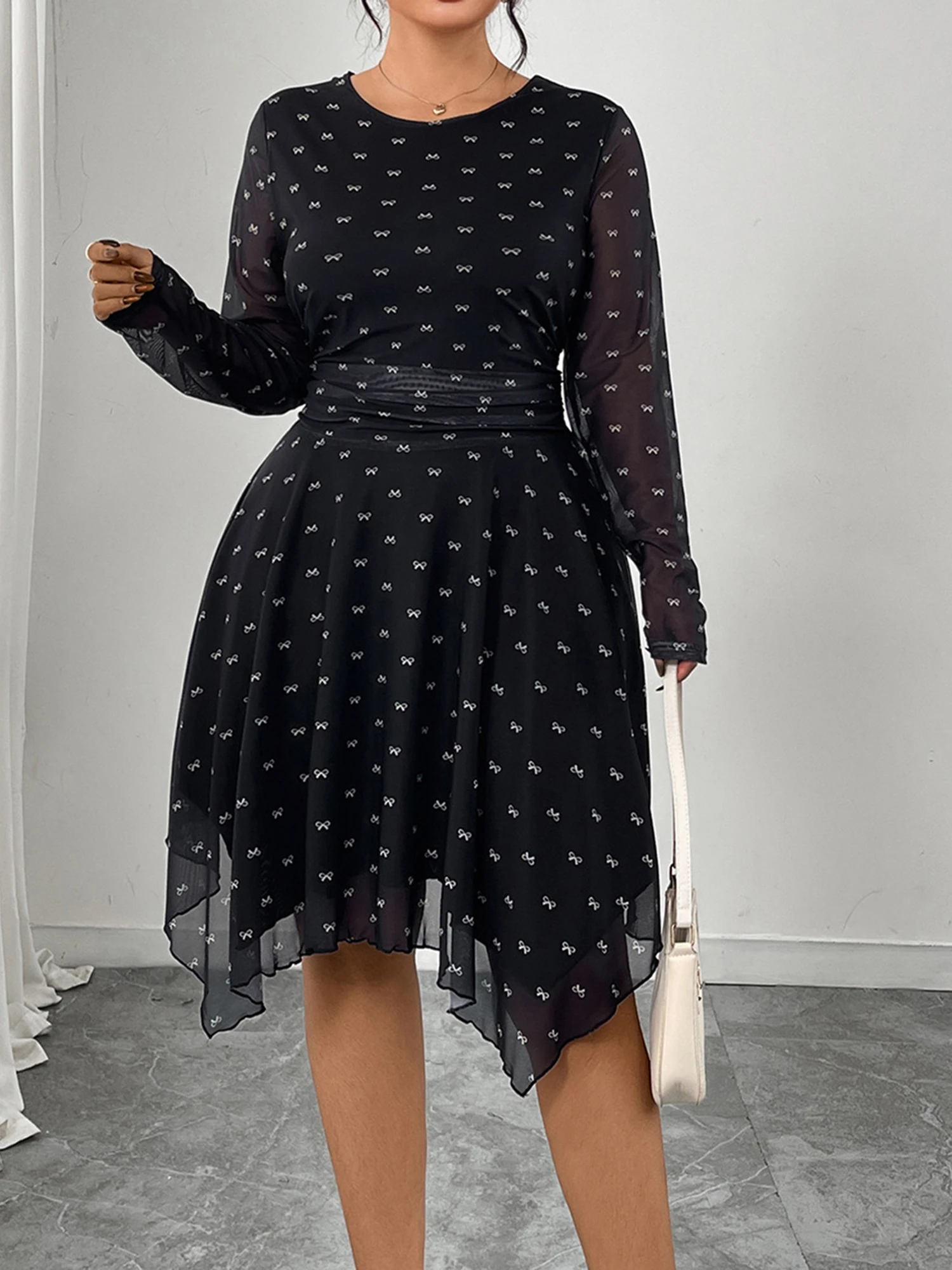 ชุดเดรสแม็กซี่เดรสคอวีแขนระบายลายดอกไม้ของผู้หญิง ชุดเดรสโบโฮพลิ้วไหวหรูหราพร้อมเข็มขัดและผ่าข้าง