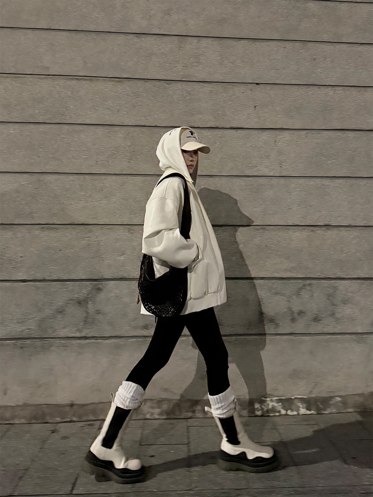 Cool American Sle Women's Leather Jaet with Hood Padded Quilted PU Leather ort Coat Zipper Closure ket Design