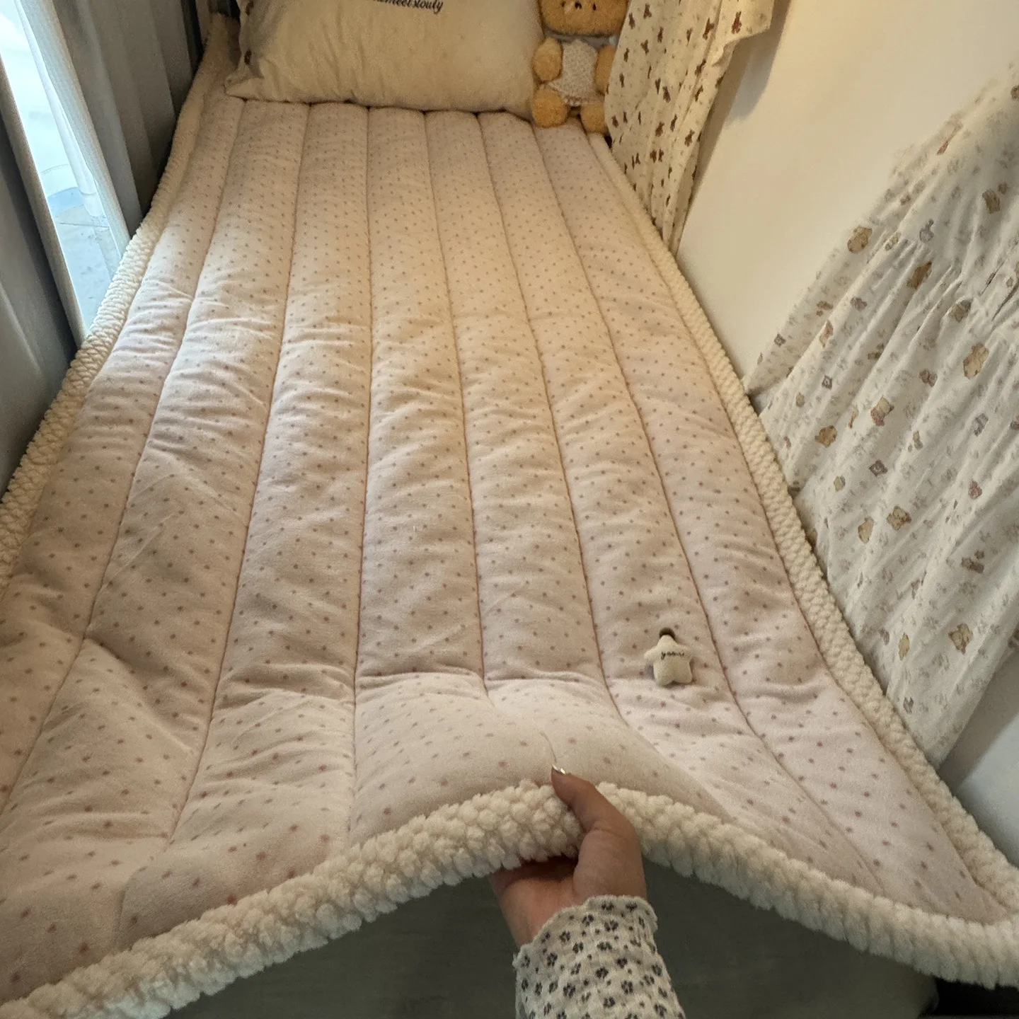 

Теплый велюровый наматрасник для студенческого общежития, осенне-зимний, с фиксацией по четырем углам, противоскользящий, можно стирать в машине