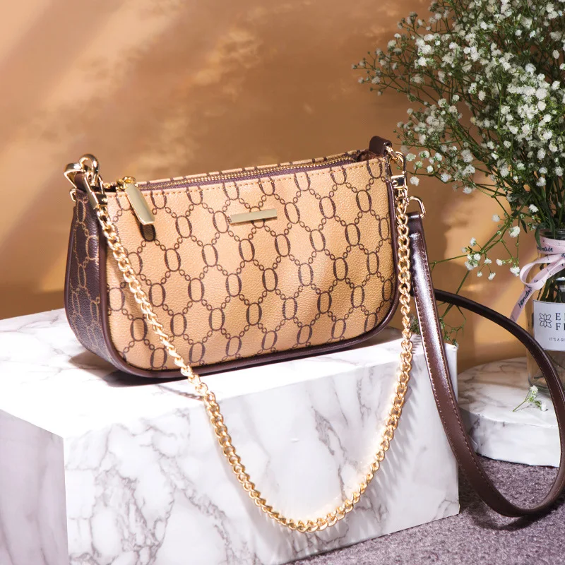 

The new autumn and winter series underarm bag is trendy and fashionable. The one shoulder bag straddles the small urban women