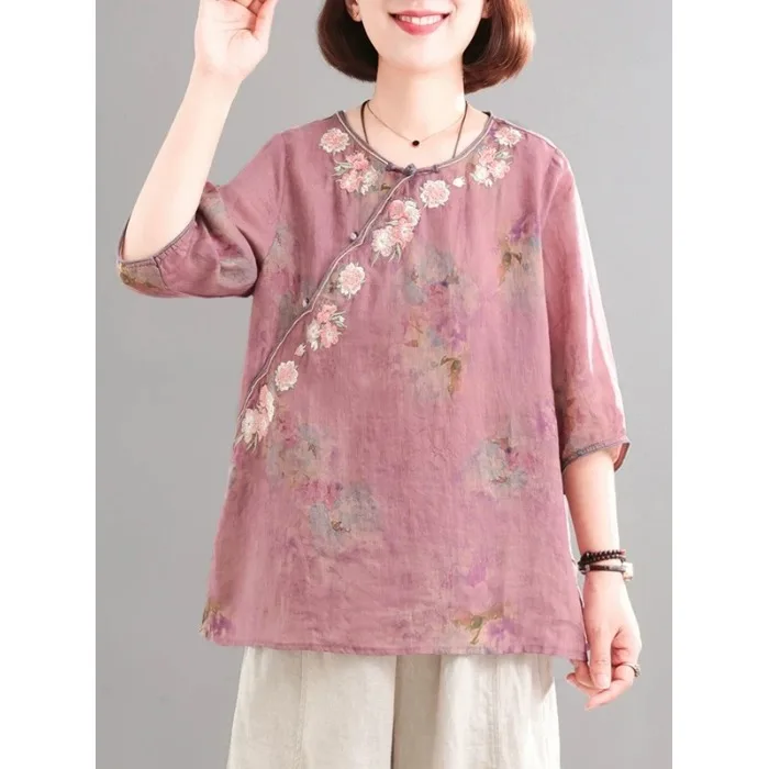 

Элегантный комплект из хлопка и льна для женщин больших размеров: топ с принтом и повседневные брюки. Модный ансамбль для весны и лета. Новинка.