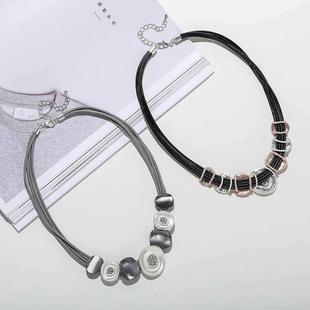 قلادة قصيرة أزياء أوروبية وأمريكية شعبية شعبية متعددة حبلا حبل جلدي قصير URL المرأة المعدنية الأجنبية tr