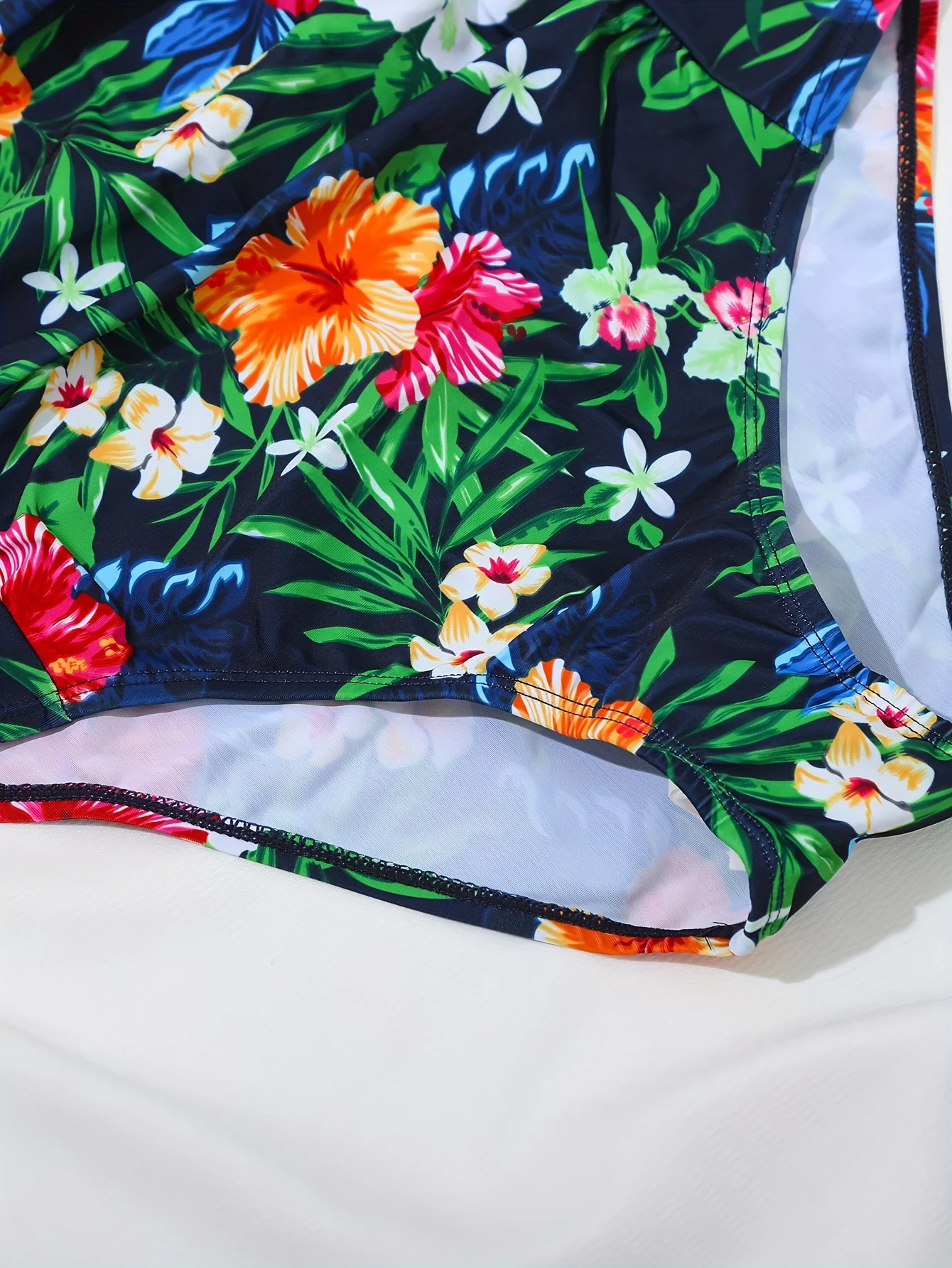 بدلة سباحة Luxy Trio قطعة واحدة - تحكم في البطن، تصميم عالي القطع - ملابس سباحة نسائية عصرية لمظهر شاطئ أنيق