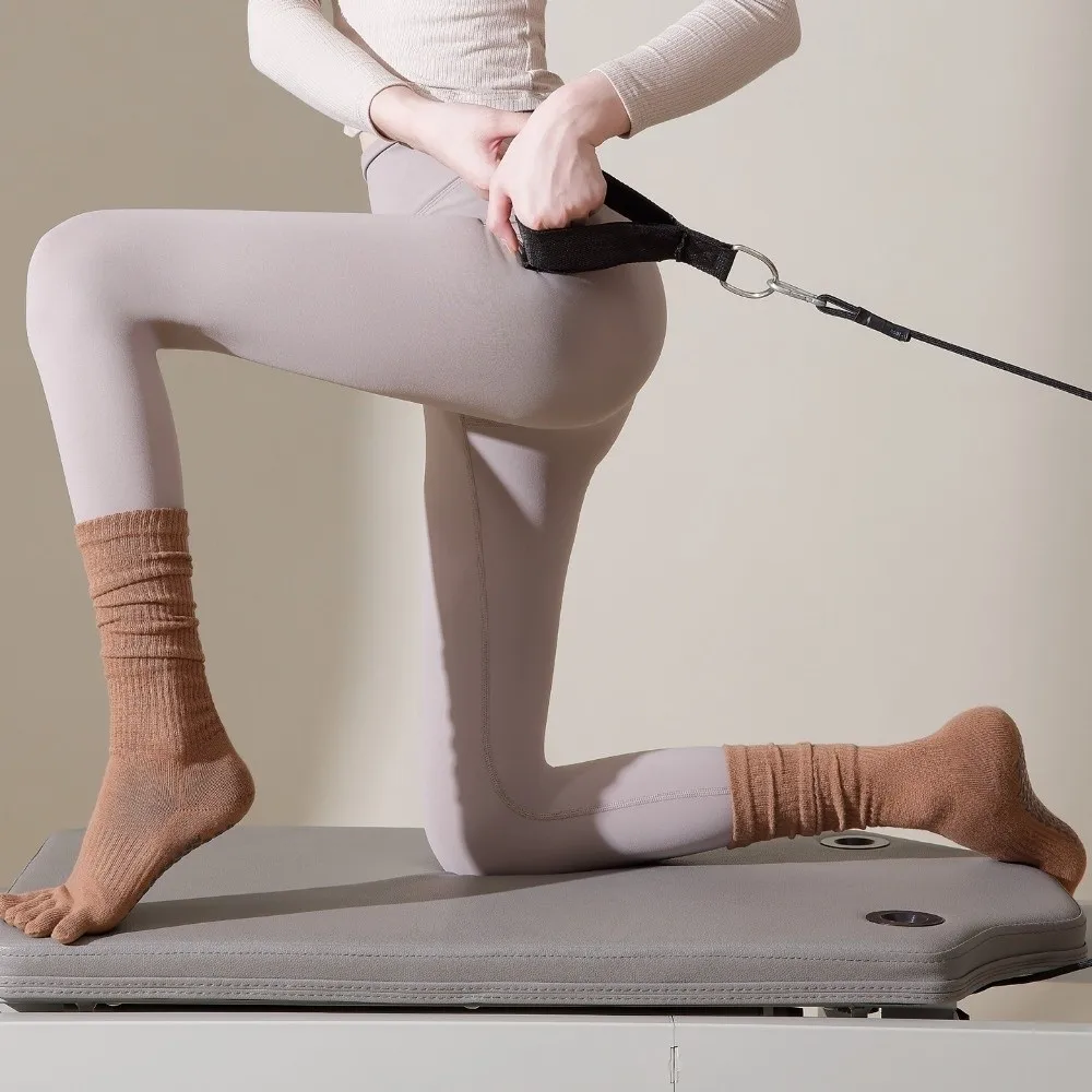 خمسة أصابع الرياضة تو الجوارب سيليكون المضادة للانزلاق طويلة أنبوب النساء اليوغا الجوارب تنفس حجم الحرة الرياضة جوارب بيلاتيس اللياقة البدنية #2