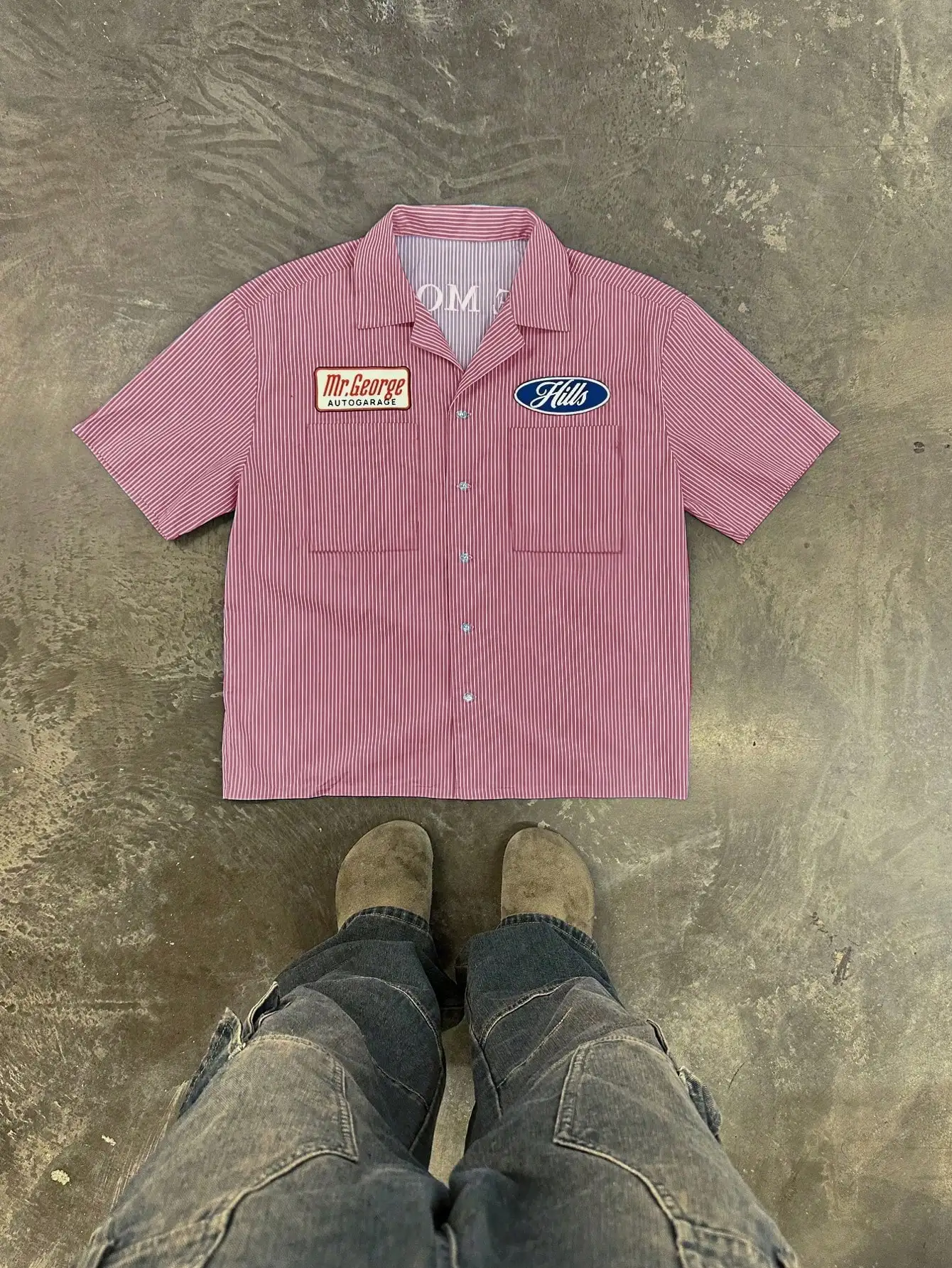 

Мужская рубашка с коротким рукавом в красно-белую полоску, повседневный летний стиль