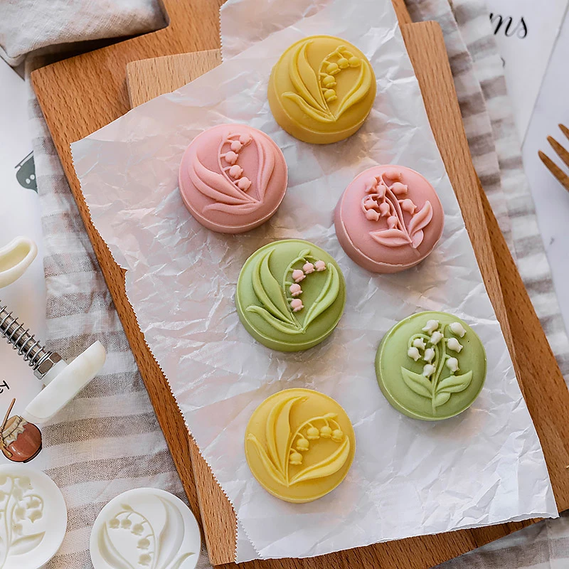 2Pcs/Set Plastic Round Flower Mooncake Mold Lily of The Valley Plunger Cookie Cutter Set Dessert Cake Pastry Decoration Tools