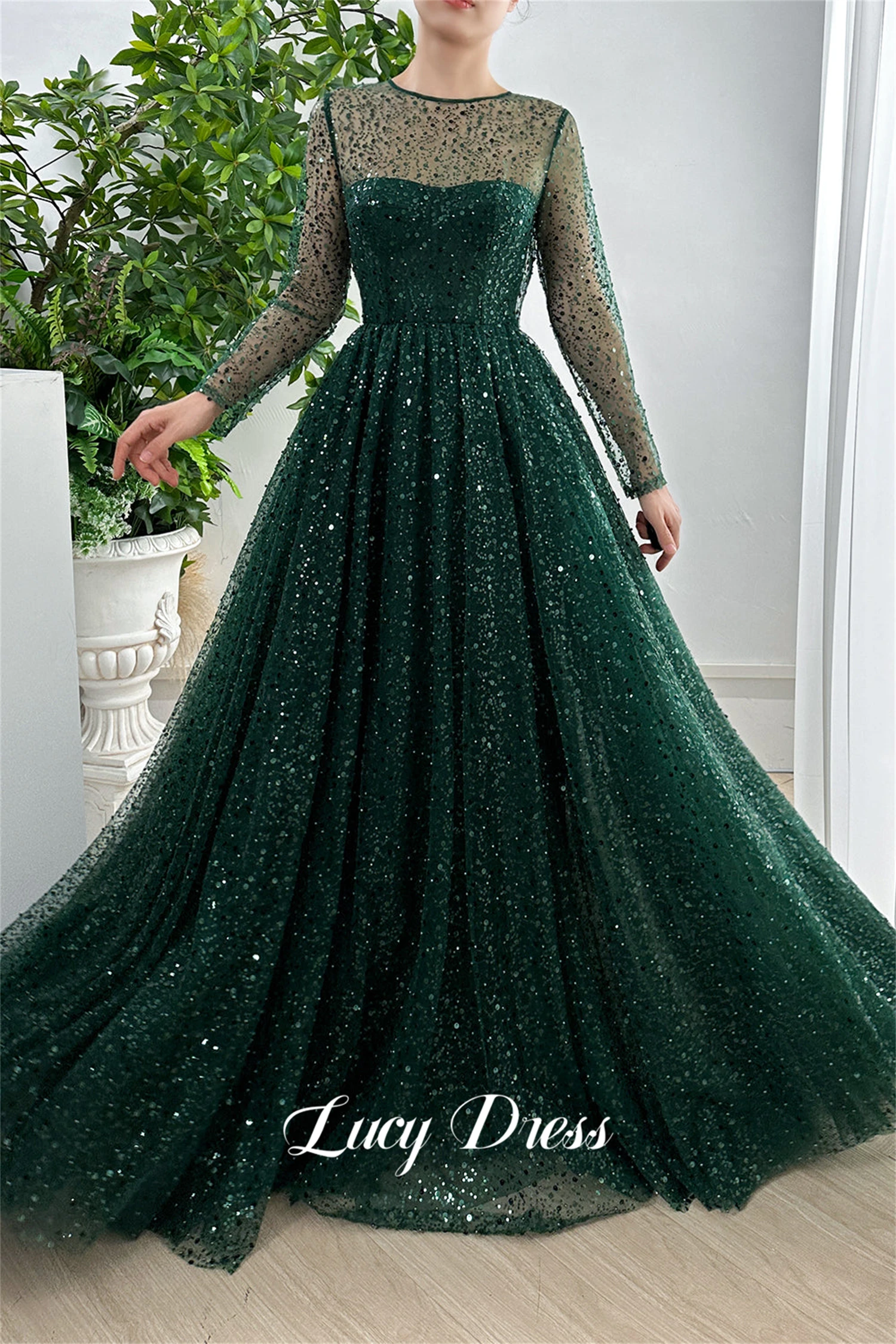 

Lucy Grace Green Formal Dress Evening Bead Embroidered Fabric Line A Ladies Dresses for Special Occasions Wedding Prom Party