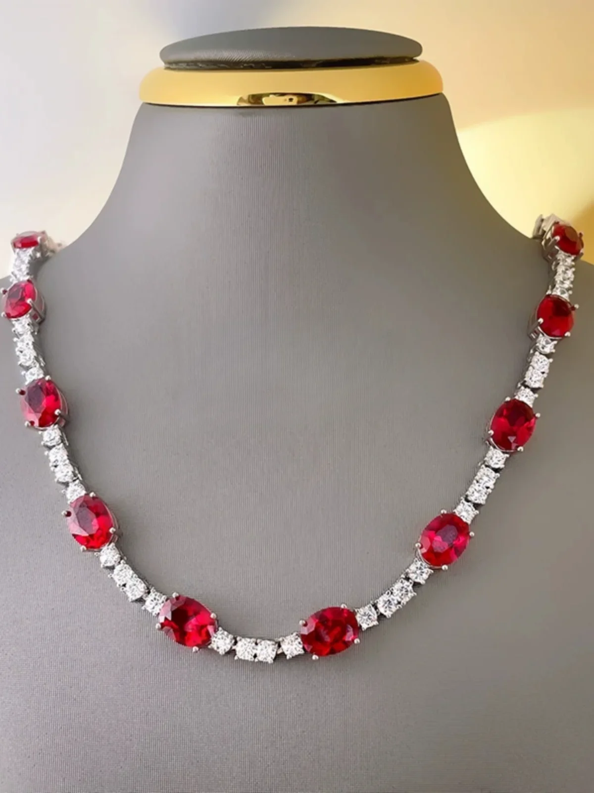 

Simple pure silver ruby necklace with red corundum for women, high-end high carbon diamond, European and American retro jewelry