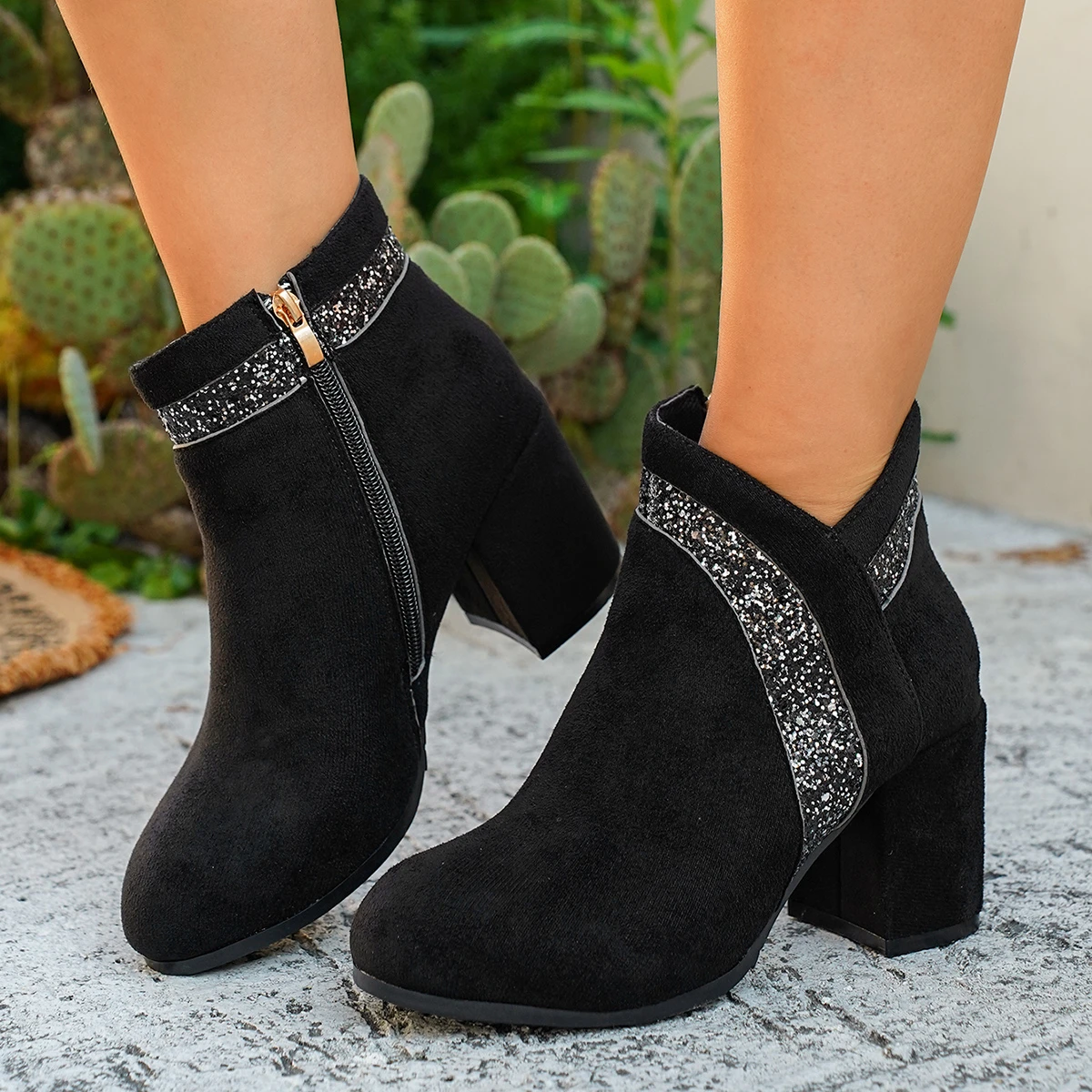Retro Wildleder-Stiefeletten mit Nieten und Blockabsatz für Damen, Winter 2026, Modische Quadratische Absätze, Seitenreißverschlüsse, Elegante Damenstiefel – Detail 1