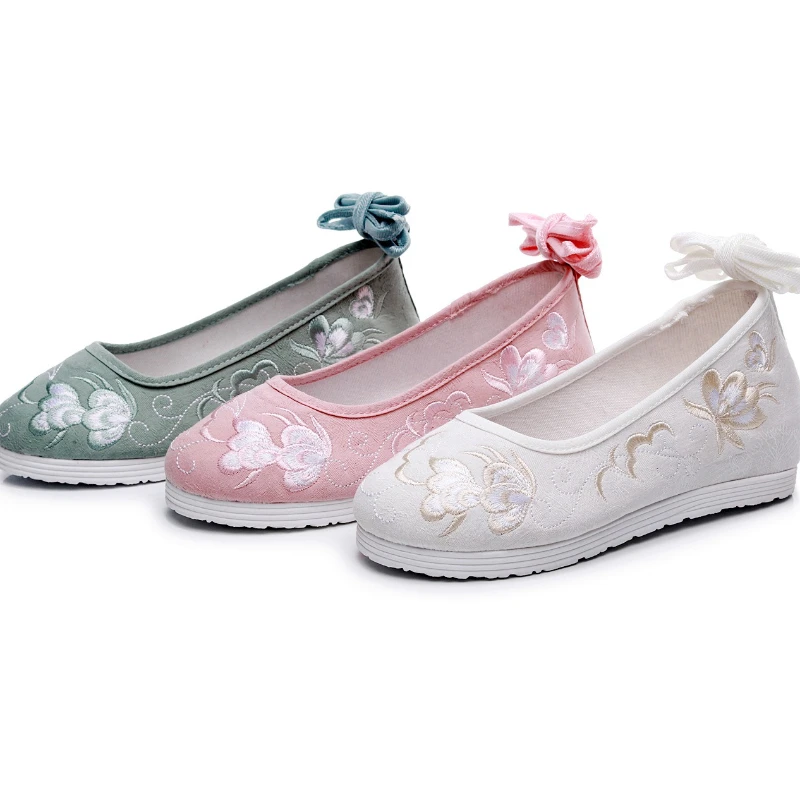

Traditional Chinese Embroidered Dance Flat Shoes Cotton Upper Rubber Sole Comfortable Wonen's Footwear for Hanfu Costume