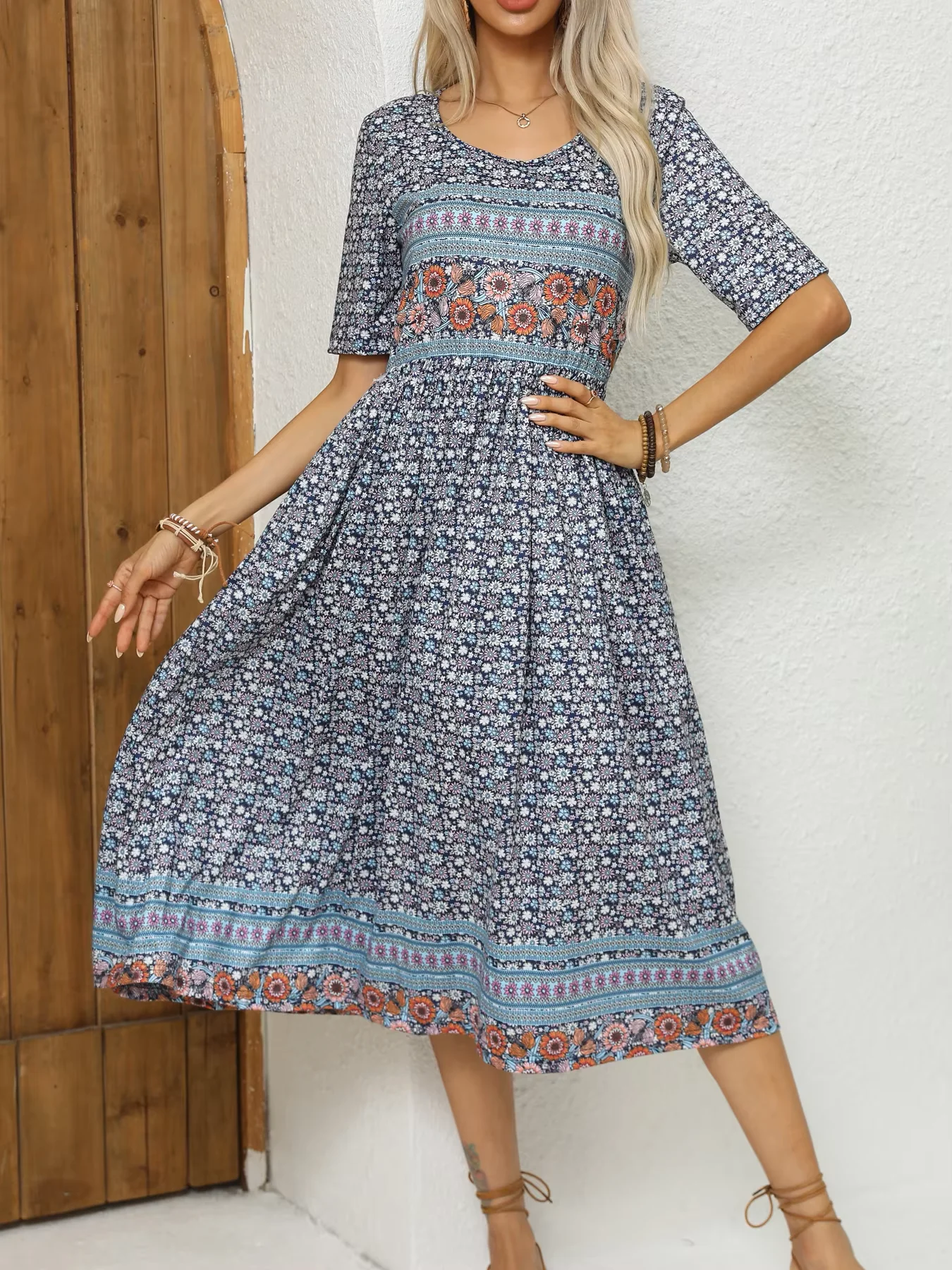Damen-Midikleid im Boho-Stil mit Blumenmuster, Rundhalsausschnitt, halblangen Ärmeln, A-Linien-Schnitt, lässiges Kleid mit Taschen, Sommerkleid für den Urlaub.