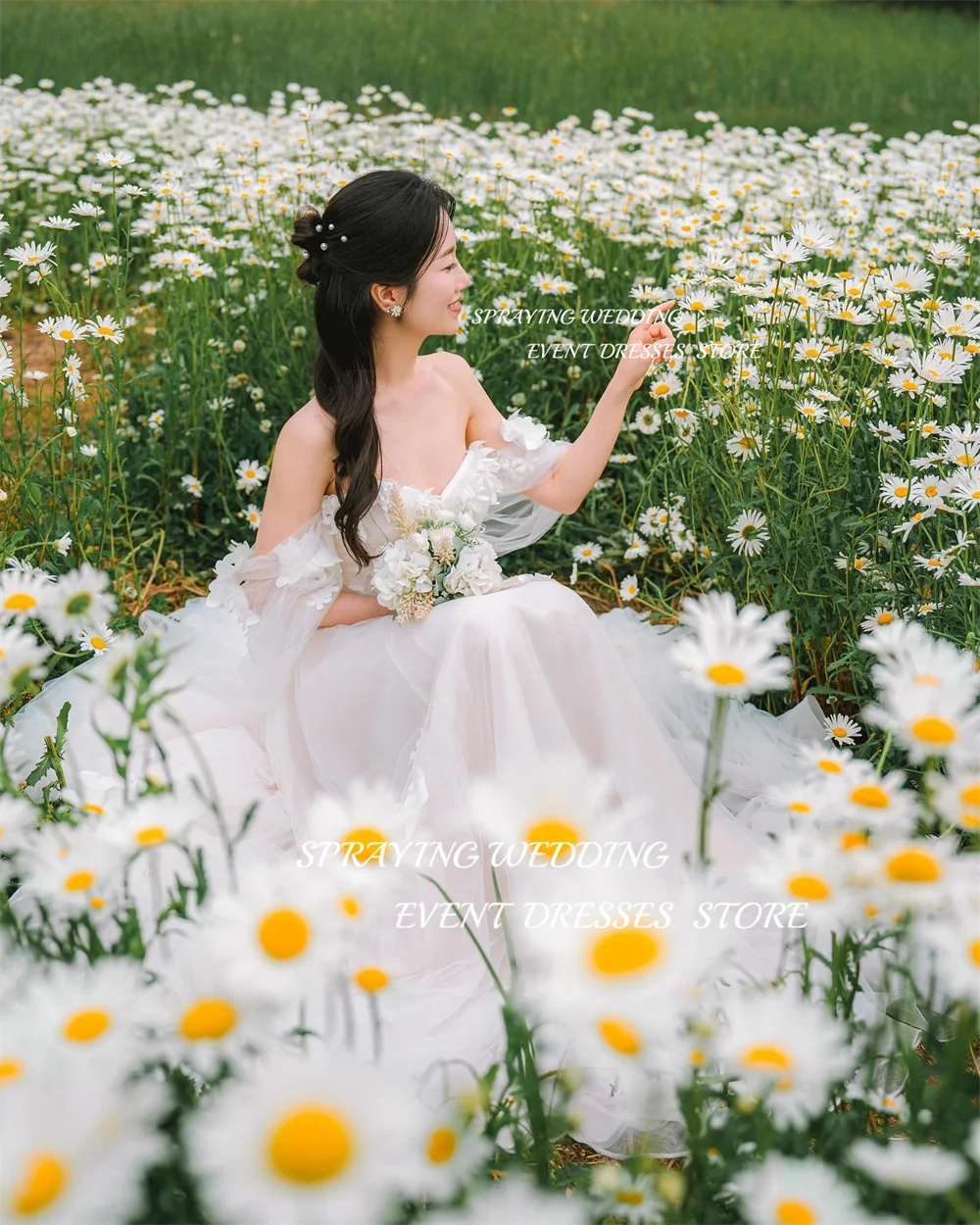 Spray vestido de novia largo hasta el suelo, corsé de tul, pétalos de corazón, fotografía de boda, tiro de jardín