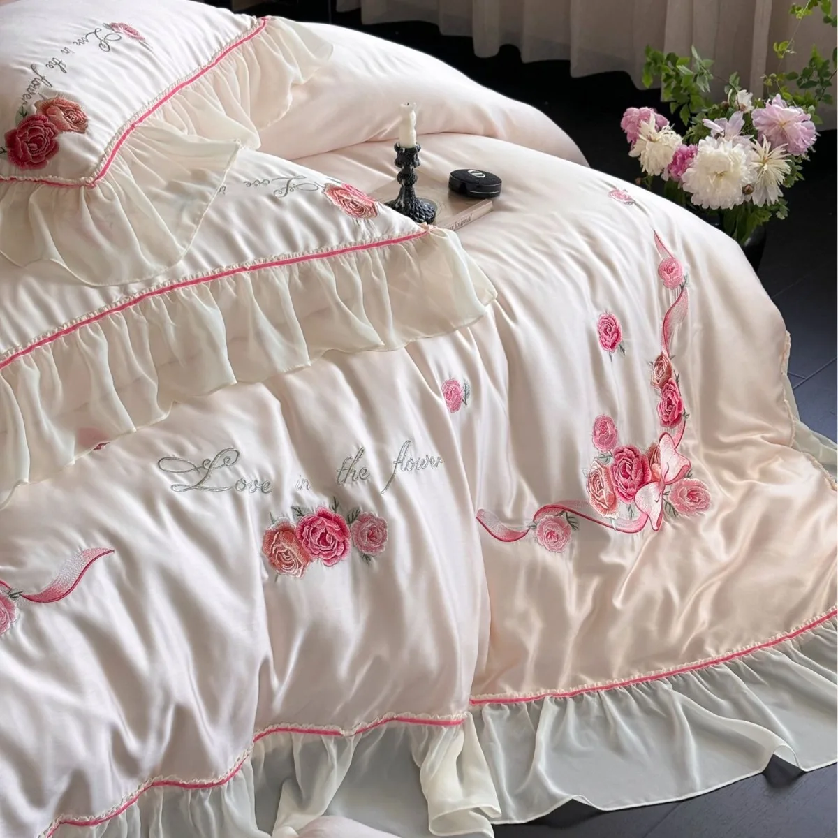 120 French quilt covers, sleeping naked on the bed, Tencel cotton princess style embroidery lace four-piece set