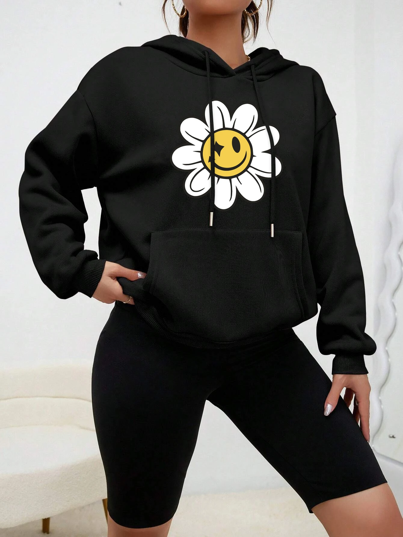 Smiling Face Flower Printed Streetwear Women Creativity Warm Hoodie Autumn Fleece Pullover Comfortable Pocket Female Clothes