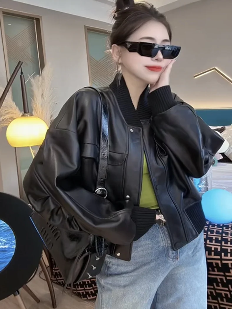 เสื้อแจ็คเก็ตเบสบอลหนังแท้ทรงหลวมสำหรับผู้หญิง รุ่น New Street Sle หนังวัวแท้ ทรงสลิม ทันสมัย ปิดซิป แขนยาว