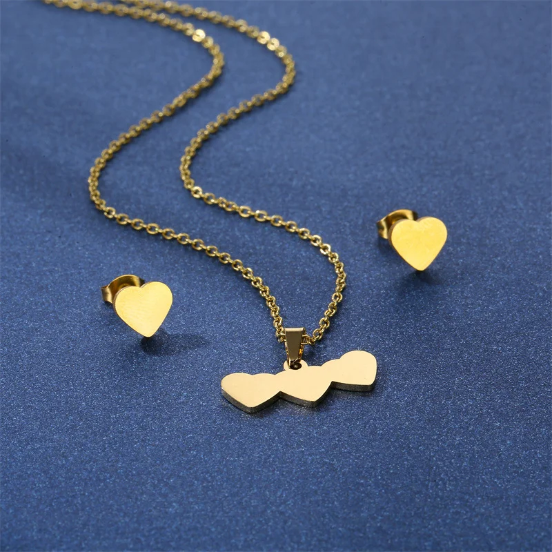 

Stainless Steel Triple Hearts Jewelry Set, Necklace & Stud Earrings for Women, Romantic Minimalist Daily Wear Fashion Jewelry