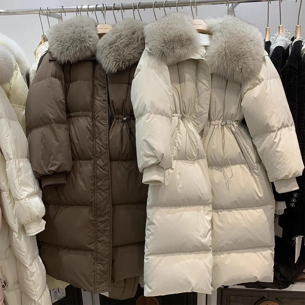 سترة قطنية دافئة من فرو الثعلب المقلد للنساء في شتاء 2025، طراز جديد مع ياقة كبيرة من الفرو وسترة طويلة سميكة