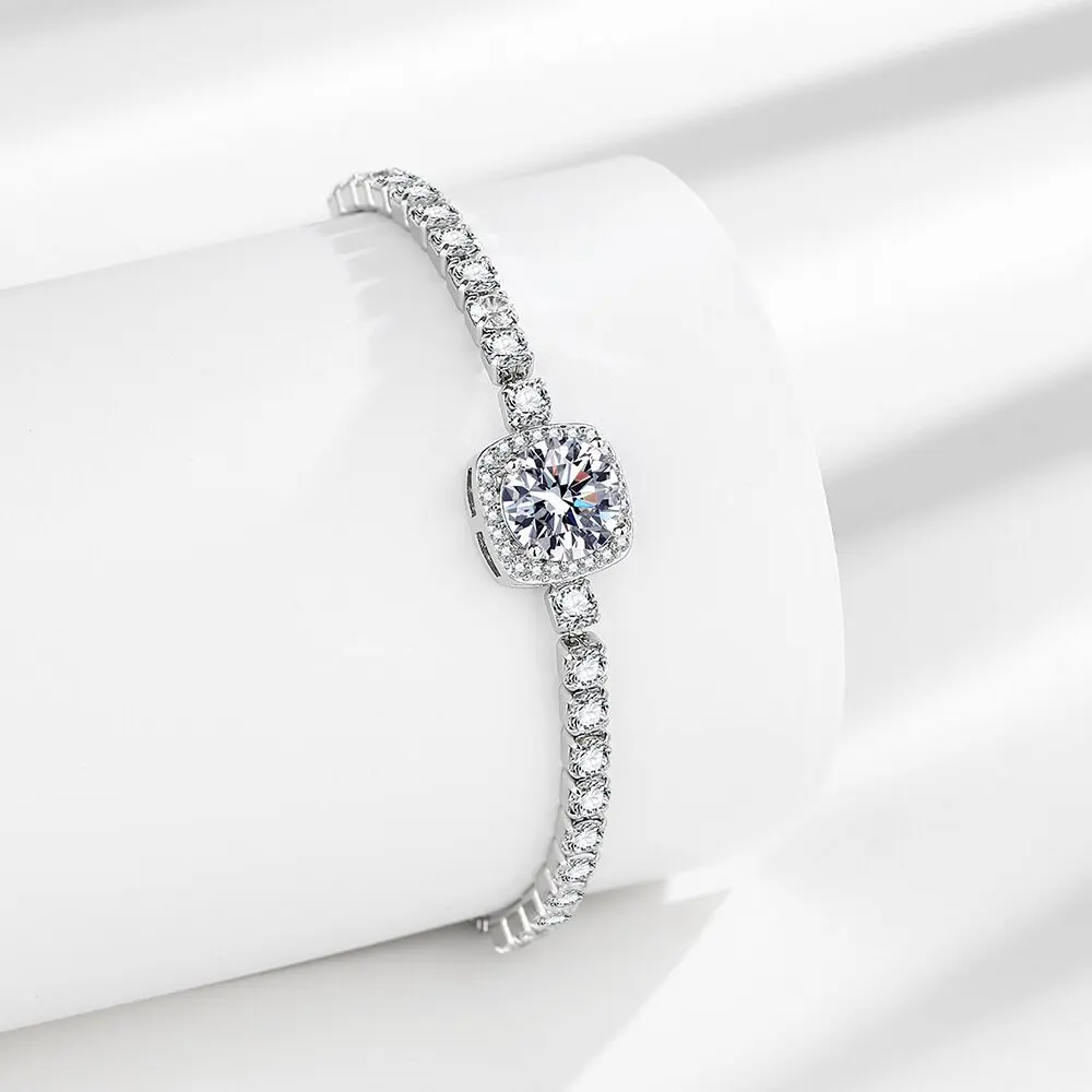 Live-streamed geometric princess-cut moissanite bracelet for women—featuring diamond-encrusted copper construction, versatile fa