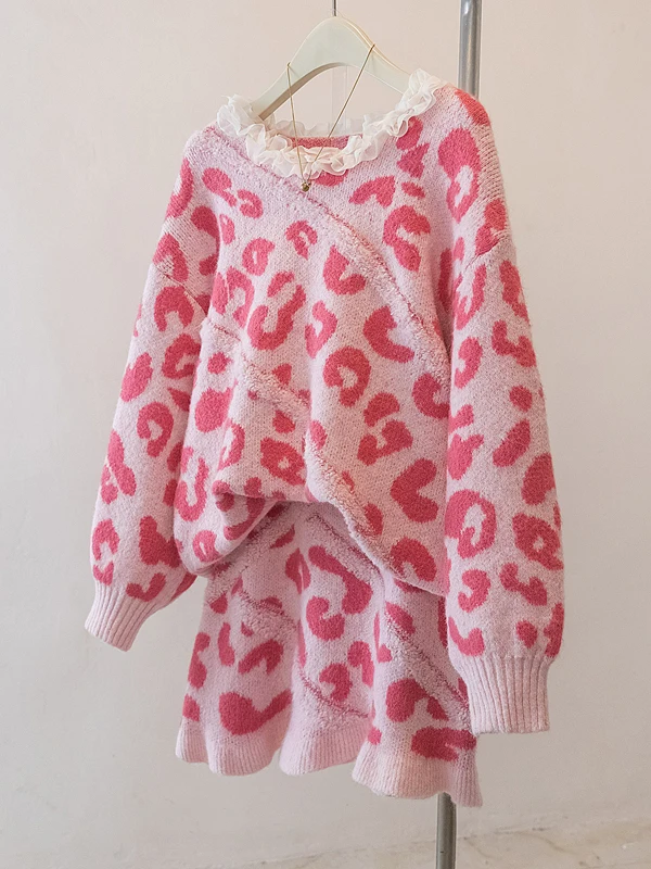 

Комплект из свитера и юбки большого размера с розовым леопардовым принтом для женщин: повседневный стиль, две части, деревянные пуговицы