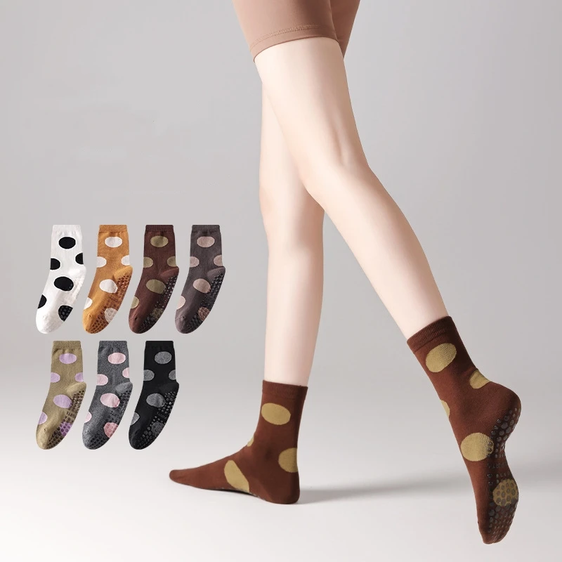 Good Quality Polka Dot Non-Slip Yoga Socks for Women, Silicone Grip Crew Socks, Multi-Color Indoor Fitness & Pilates Floor Socks