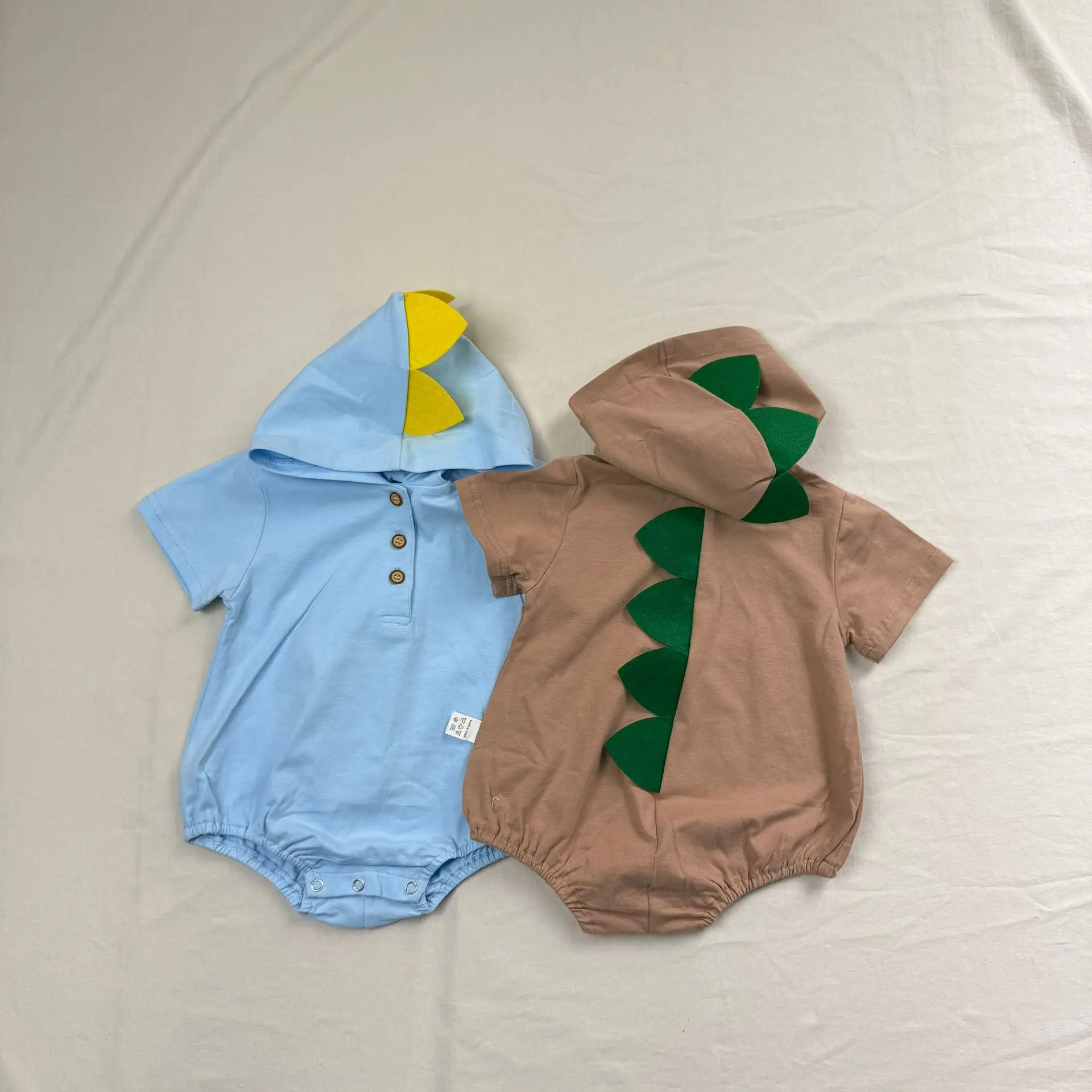 

2023 летнее новое детское боди с короткими рукавами, милая одежда в форме динозавра для новорожденных, комбинезон для мальчиков и девочек, От 0 до 24 месяцев