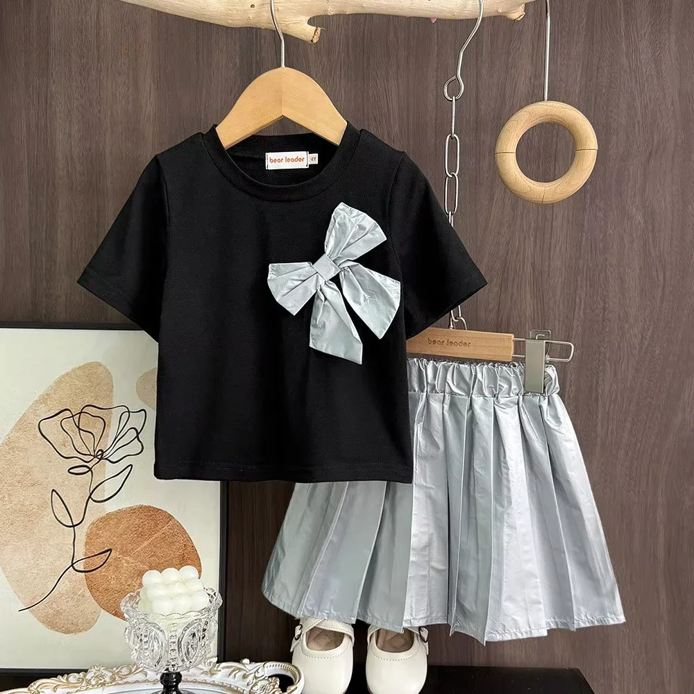 Korean Version Summer New 3-7 Years Old Girls Suit Black Round Neck Bow Short Sleeved Top + Pleated Short Skirt Two-piece Set