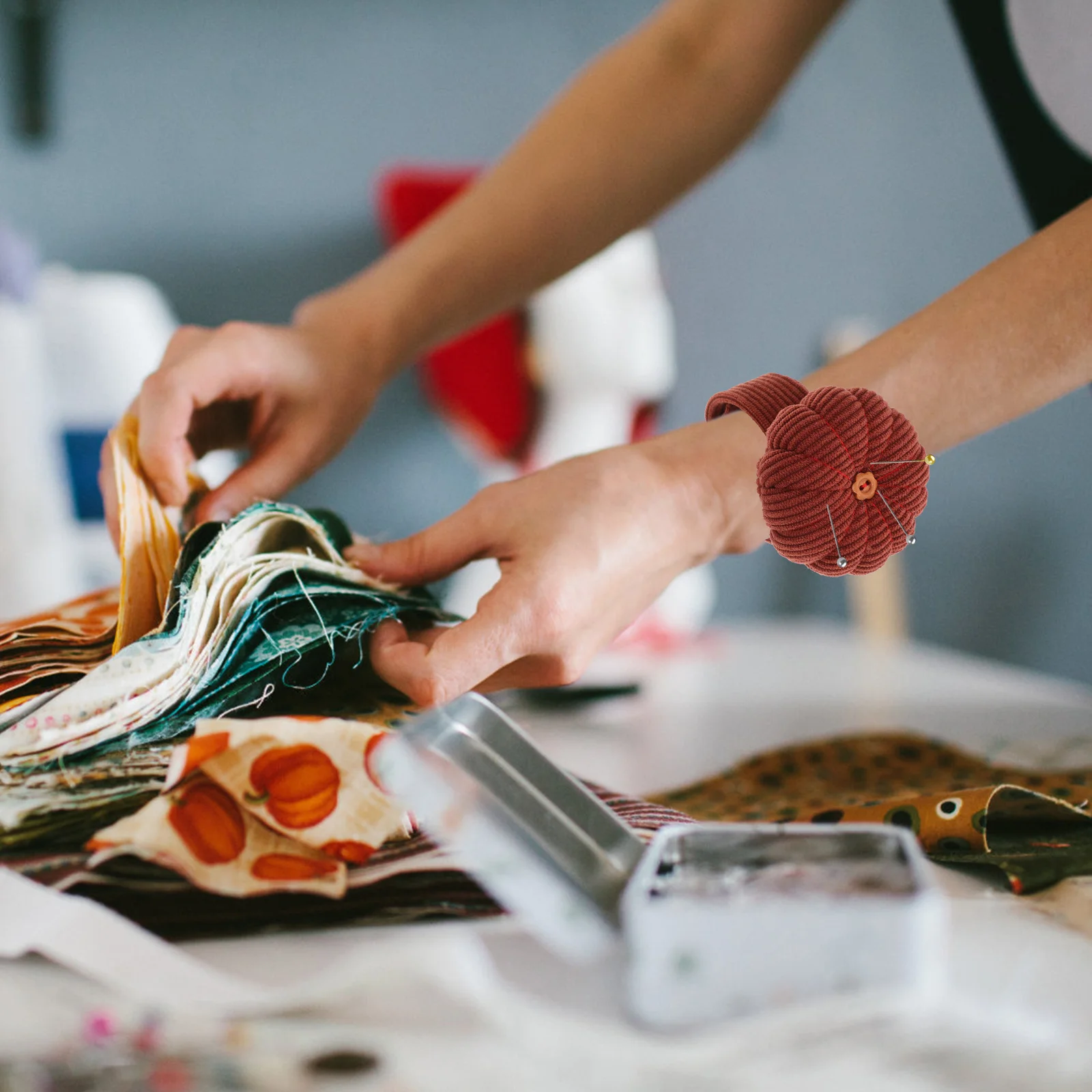 

Pumpkin Pin Cushion Corduroy Wristband Elastic Adjustable Sewing Needle Holder Quilting Tool Sewing Pin Cushion