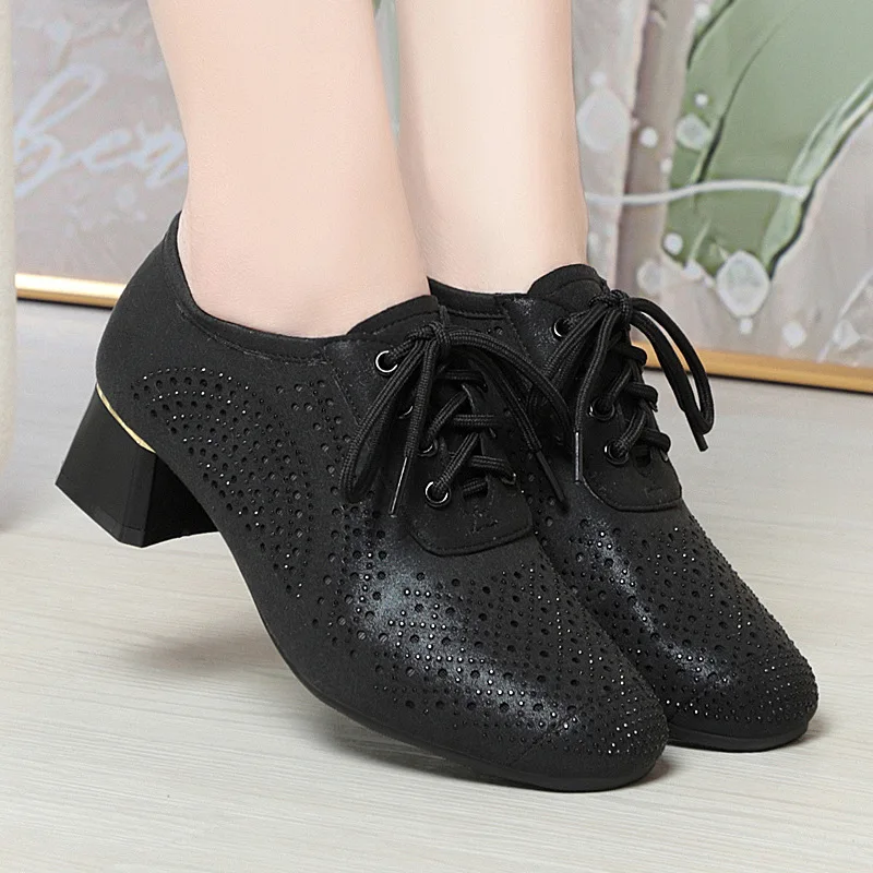 

Ladies' spring and summer new soft soled dancing shoes that are not tiring for the feet, women's square dancing soft leather bre