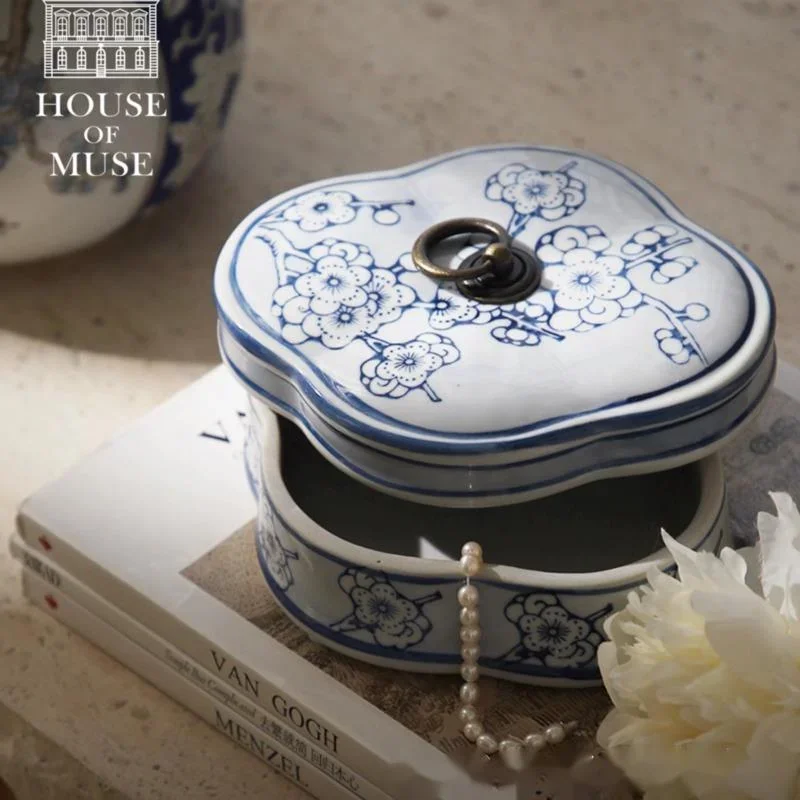 Blue And White Porcelain Hand-painted Ceramic Jewelry Box Home Decorate With Cover Dust-proof Storage Box Exquisite Gift