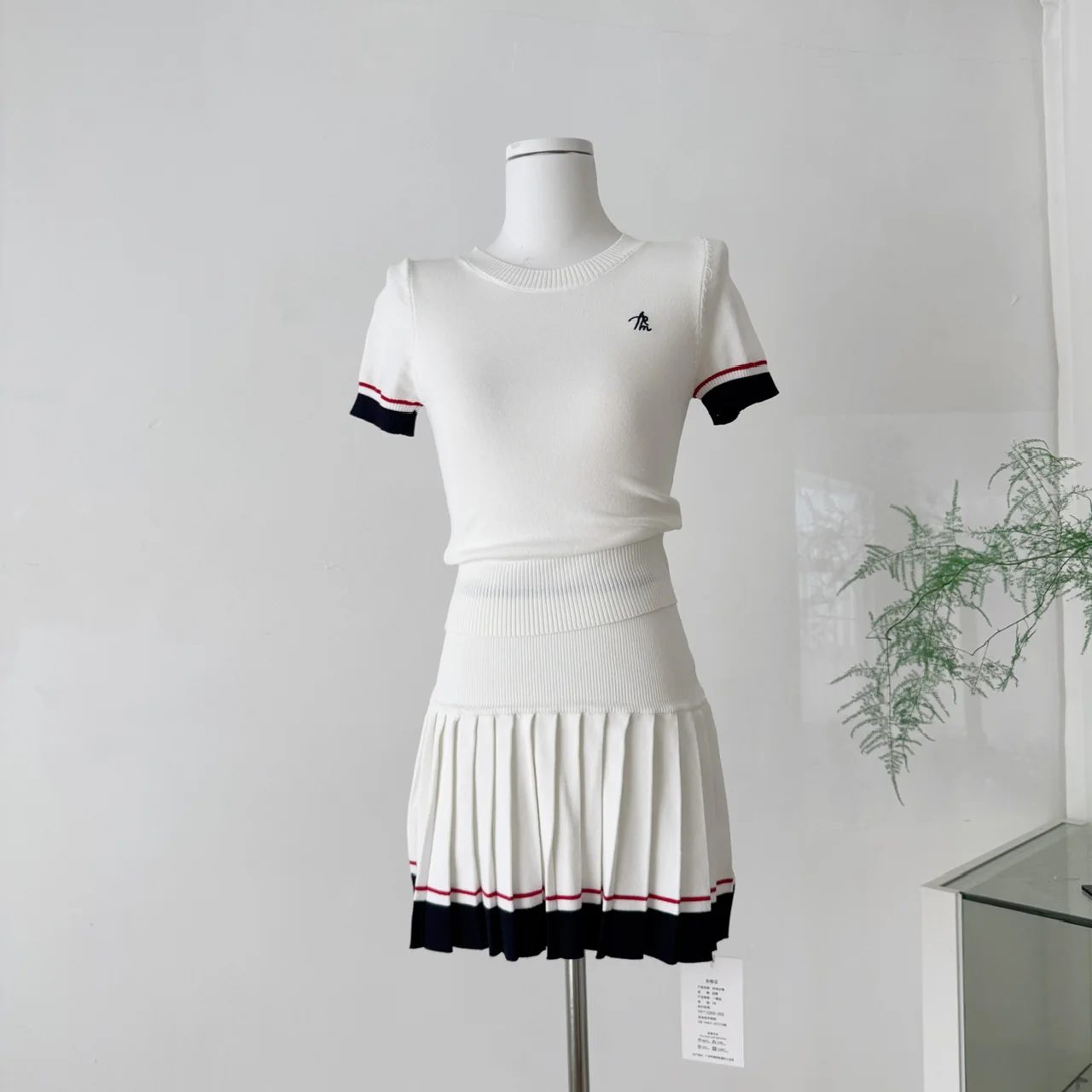 

American Retro White Knitted Short-sleeved T-shirt + Skirt Set for Women's Summer Slim Two-piece Set