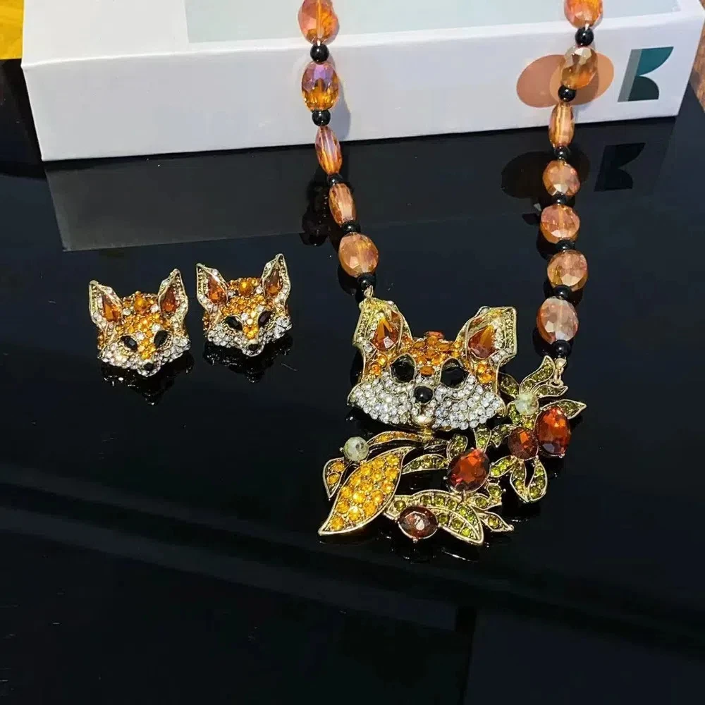 

Luxury Crystal Cat Necklace Earrings Exaggerated Neck Jewelry Rhinestones Pendant Necklace Accessories Beaded