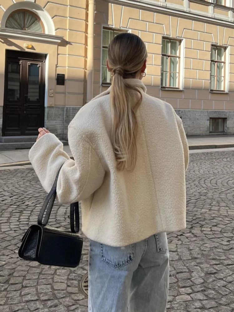 Chaqueta blanca de lana de cordero con cremallera para mujer, abrigo corto holgado de manga larga con solapa elegante, prendas de vestir informales