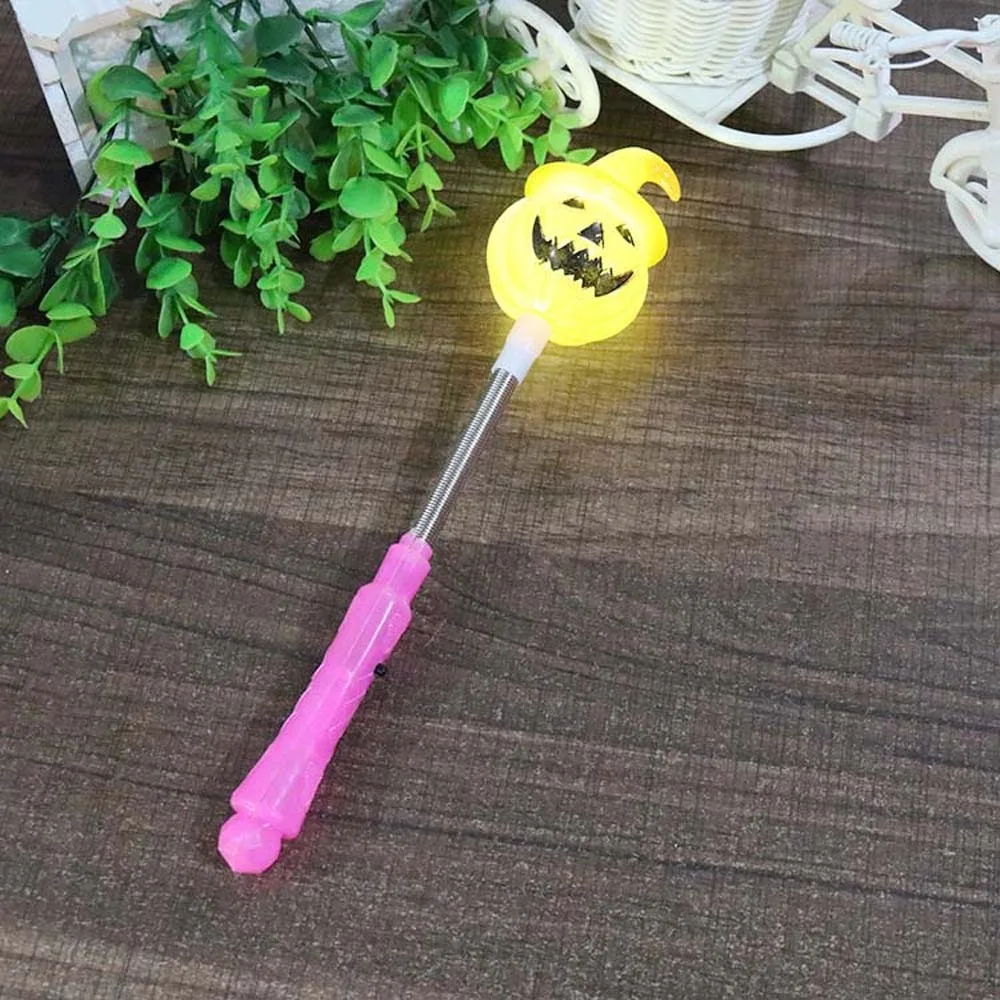 4Pcs LED 호박 손 랜턴 빛나는 빛 업 지팡이 할로윈 랜턴 깜박이 스틱 만화 호박 스틱 랜턴 어린이 장난감